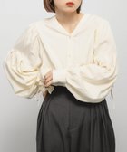 【ケービーエフ/KBF / URBAN RESEARCH】のVネックボリュームブラウス 人気、トレンドファッション・服の通販 founy(ファニー) ファッション Fashion レディースファッション Fashion for Women トップス・カットソー Cut & Sew Tops シャツ・ブラウス・オフィスカジュアル Elegant Blouses & Button-Ups Vネックトップス V-Neck Tops / V-Cut Neckline Shirts 2025年 2025 2025-2026秋冬・A/W Autumn/Winter 2025–26 AW25–26 冬 Winter / This Winter ギャザー Gathered, Ruffled スラックス Slacks, Dress Pants スリーブ Sleeve, Long Sleeve / Short Sleeve デコルテ Décolleté, Neckline ブラウジング Blouson Silhouette, Cinched Waist ボトム Bottoms, Lower Wear 切替 Switching, Contrast Panel A/W・秋冬 Autumn/Winter thumbnail CREAM|ID: prp329100004638620 ipo3291000000033432947