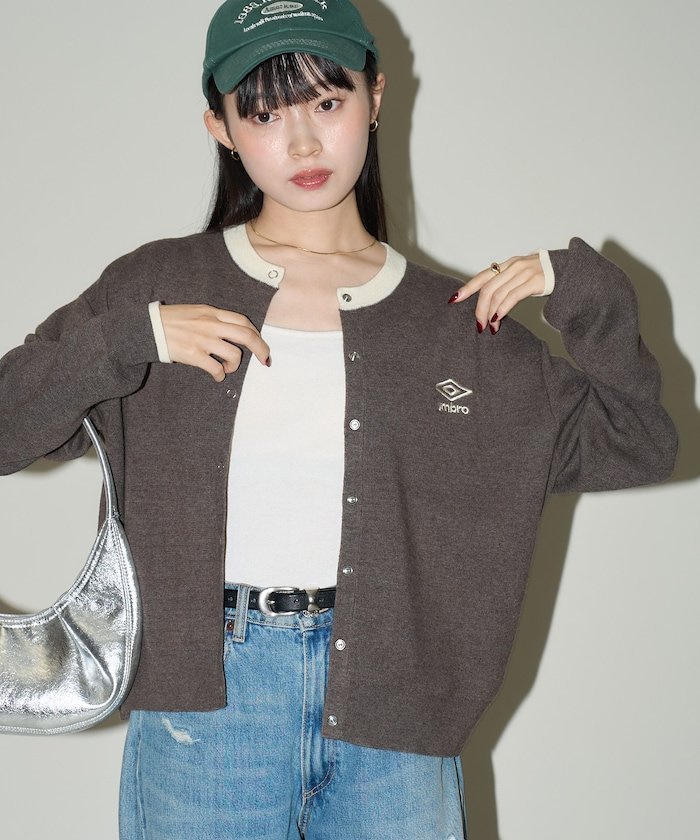 【フリークスストア/FREAK'S STORE】のワンポイント刺繍 配色 ニットカーデ 限定展開 25AW インテリア・キッズ・メンズ・レディースファッション・服の通販 founy(ファニー) 　ファッション　Fashion　レディースファッション　Fashion for Women　トップス・カットソー　Cut & Sew Tops　ニット　Knit Tops & Sweaters　2025年　2025　2025-2026秋冬・A/W　Autumn/Winter 2025–26 AW25–26　冬　Winter / This Winter　スペシャル　Special, Limited Edition　ワンポイント　One Point, Statement Accent　A/W・秋冬　Autumn/Winter　ブラウン|ID: prp329100004638794 ipo3291000000033719225