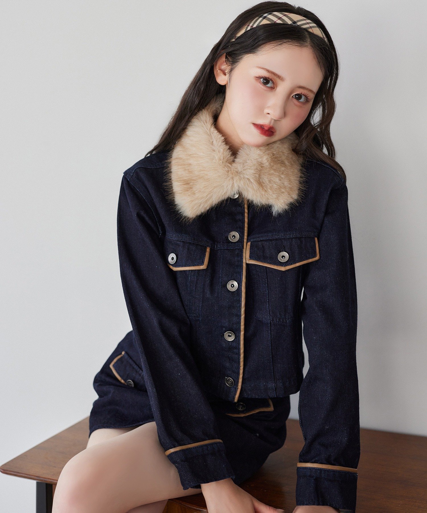【ナイスクラップ/NICE CLAUP】の【PremiumOrder】衿ファー配色ジャケット インテリア・キッズ・メンズ・レディースファッション・服の通販 founy(ファニー) 　ファッション　Fashion　レディースファッション　Fashion for Women　アウター　Coat / Outerwear Collection　レディースジャケット・軽アウター　Jackets　2025年　2025　2025-2026秋冬・A/W　Autumn/Winter 2025–26 AW25–26　おすすめ　Recommended / Our Picks　コンパクト　Compact, Small Size　ショート　Short, Short Length　ジャケット　Jacket, Outerwear　セットアップ　Set-Up, Coordinated Outfit　デニム　Denim, Jeans Material　トレンド　Trend, Trending Now　バランス　Balance, Style Balance　フェイクファー　Faux Fur, Imitation Fur　ミニスカート　Mini Skirt, Short Skirt　羽織　Haori, Light Jacket　ネイビー|ID: prp329100004638924 ipo3291000000033639237