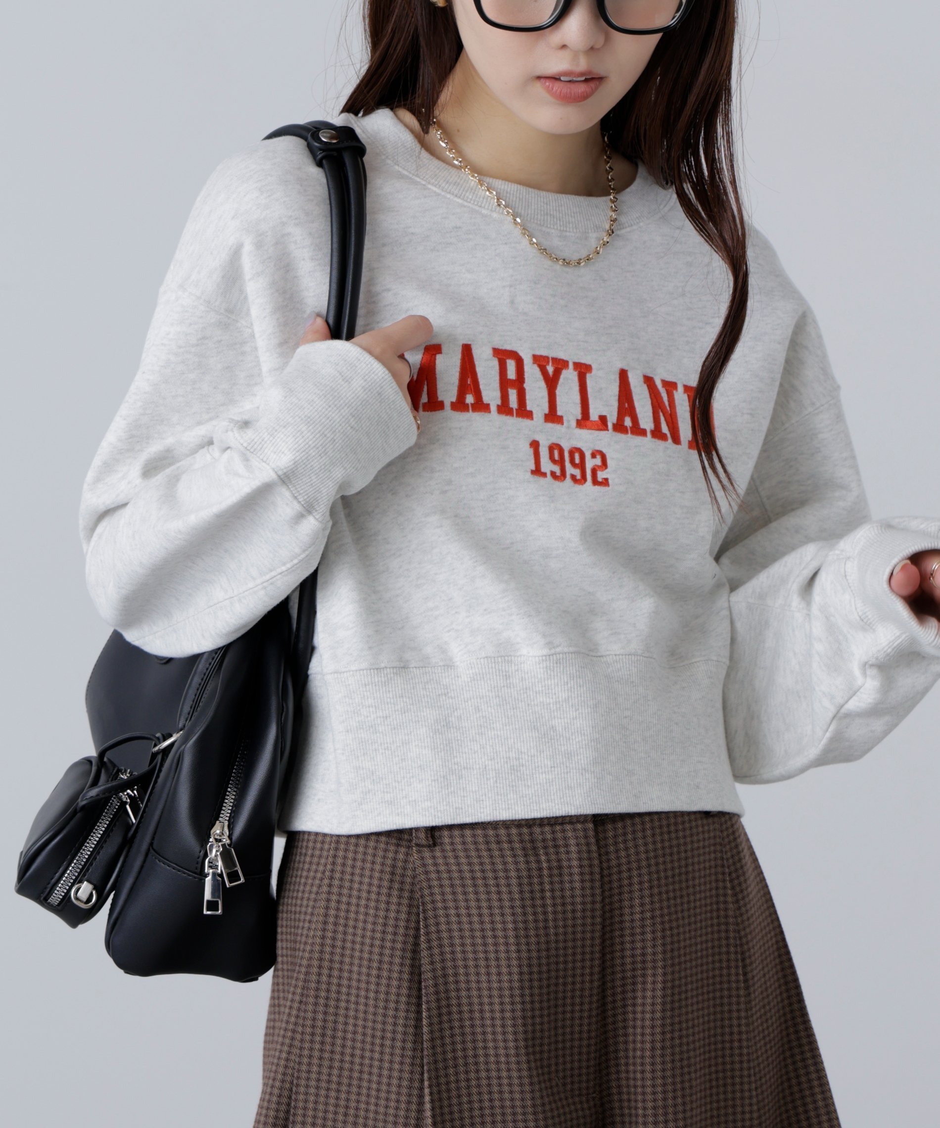 【フリーズマート/FREE'S MART】のカレッジロゴショート丈スウェット インテリア・キッズ・メンズ・レディースファッション・服の通販 founy(ファニー) 　ファッション　Fashion　レディースファッション　Fashion for Women　トップス・カットソー　Cut & Sew Tops　レディースパーカー・カジュアルフーディー　Casual Hoodies & Sweatshirts　スウェット・クルーネックトップス　Sweatshirts & Crewnecks / Relaxed Fit Sweat Tops　おすすめ　Recommended / Our Picks　スウェット / スエット　Sweatshirt, Sweatwear　トレンド　Trend, Trending Now　バルーン　Balloon, Balloon Silhouette　フロント　Front, Front Design　レギュラー　Regular, Standard Fit　ワンポイント　One Point, Statement Accent　オートミール1|ID: prp329100004639070 ipo3291000000033438440