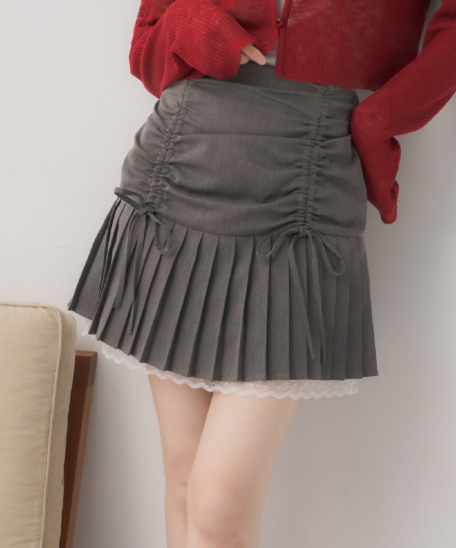 【レトロガール/RETRO GIRL】のシャーリングプリーツミニSK インテリア・キッズ・メンズ・レディースファッション・服の通販 founy(ファニー) 　ファッション　Fashion　レディースファッション　Fashion for Women　スカート　Skirts　おすすめ　Recommended / Our Picks　ガーリー　Girly, Feminine Style　シャーリング　Shirring, Ruched　フロント　Front, Front Design　プリーツ　Pleats, Pleated　ミニスカート　Mini Skirt, Short Skirt　レース　Lace, Lace Fabric　冬　Winter / This Winter　秋　Autumn　ライトグレー|ID: prp329100004639442 ipo3291000000033443281
