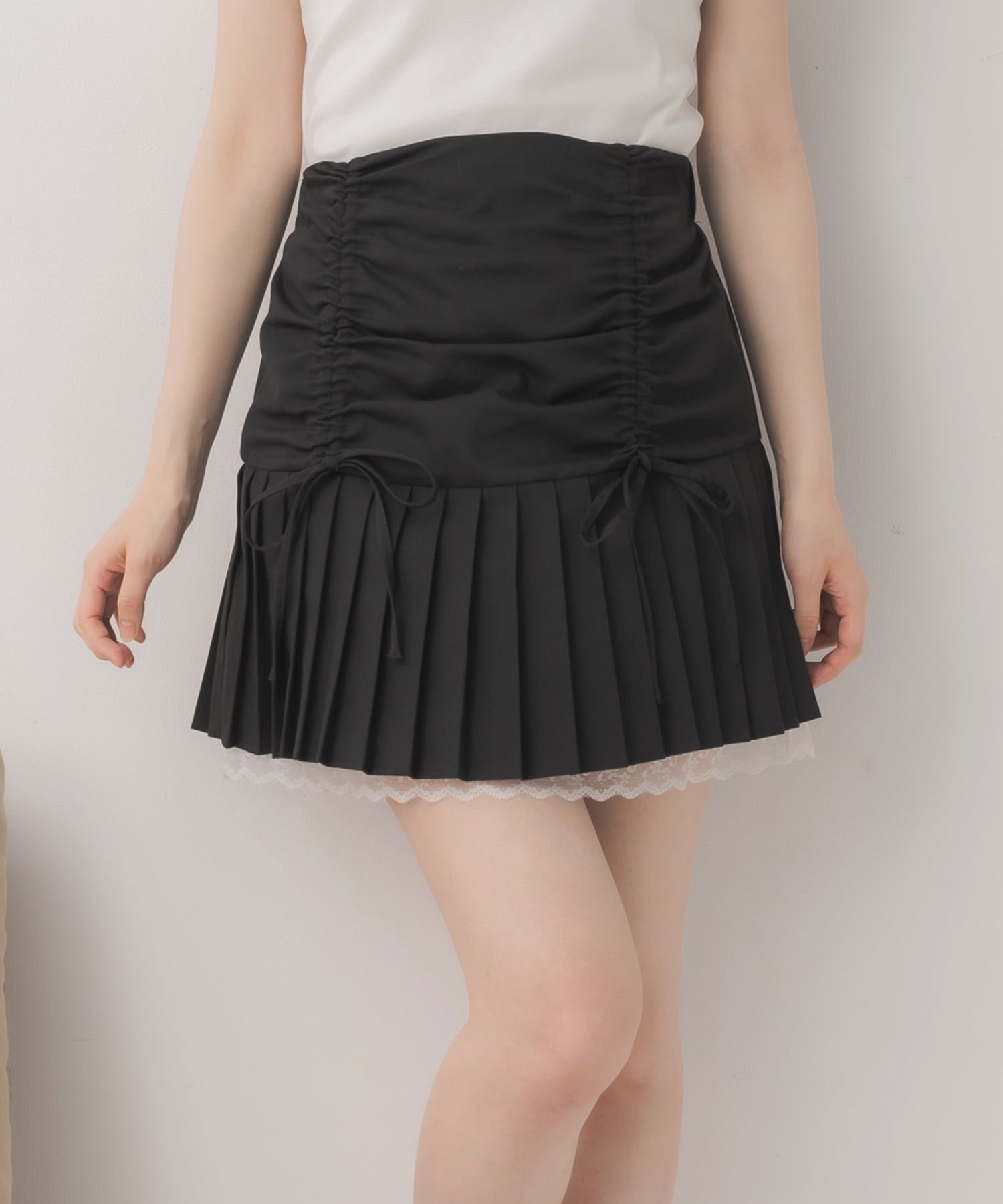 【レトロガール/RETRO GIRL】のシャーリングプリーツミニSK インテリア・キッズ・メンズ・レディースファッション・服の通販 founy(ファニー) 　ファッション　Fashion　レディースファッション　Fashion for Women　スカート　Skirts　おすすめ　Recommended / Our Picks　ガーリー　Girly, Feminine Style　シャーリング　Shirring, Ruched　フロント　Front, Front Design　プリーツ　Pleats, Pleated　ミニスカート　Mini Skirt, Short Skirt　レース　Lace, Lace Fabric　冬　Winter / This Winter　秋　Autumn　ブラック|ID: prp329100004639442 ipo3291000000033443283