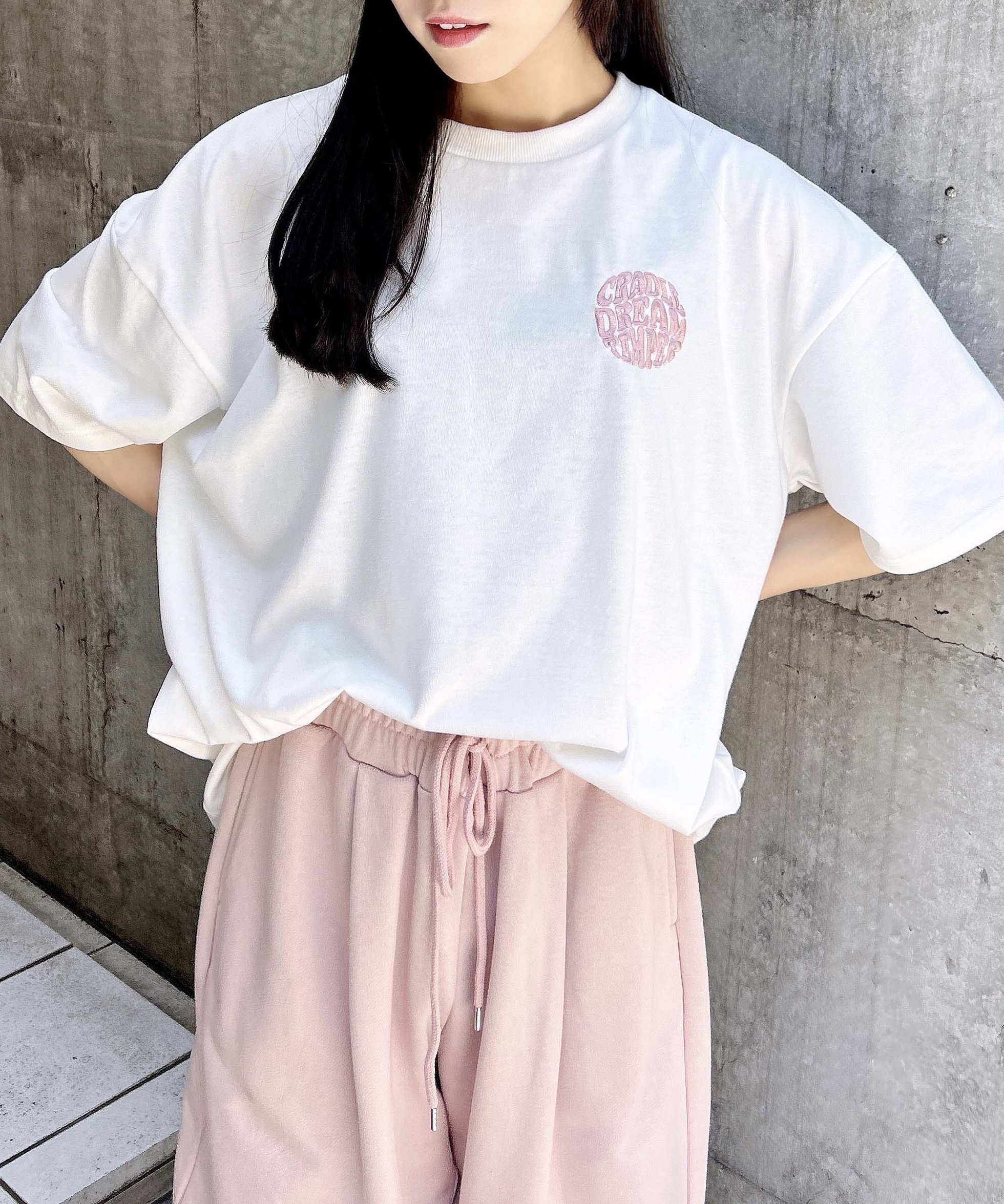 【イング/INGNI】のバックサークル貼付チュニックTシャツ インテリア・キッズ・メンズ・レディースファッション・服の通販 founy(ファニー) 　ファッション　Fashion　レディースファッション　Fashion for Women　トップス・カットソー　Cut & Sew Tops　シャツ・ブラウス・オフィスカジュアル　Elegant Blouses & Button-Ups　ロングTシャツ・Tシャツ　Longline T-Shirts & Tees　おすすめ　Recommended / Our Picks　サークル　Circle, Round Design　シンプル　Simple, Minimal　スマホ　Smartphone, Mobile Device　チュニック　Tunic, Long Top　フロント　Front, Front Design　ベーシック　Basic, Essential　オフホワイト/ピンク|ID: prp329100004639518 ipo3291000000033443749