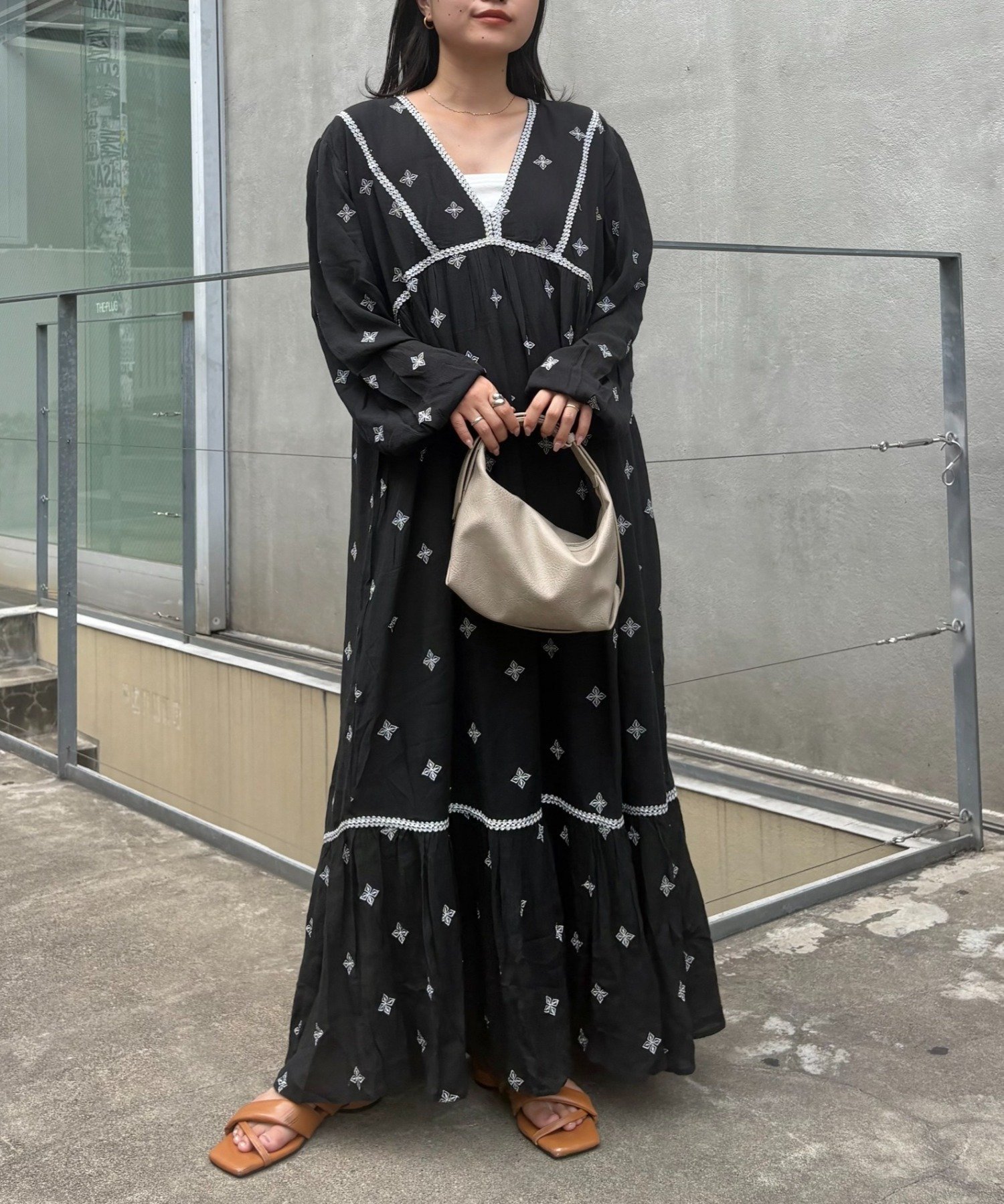 【チャオパニックティピー/CIAOPANIC TYPY】のindiaエンブロイダリー刺繍ワンピ インテリア・キッズ・メンズ・レディースファッション・服の通販 founy(ファニー) 　ファッション　Fashion　レディースファッション　Fashion for Women　ワンピース　Dresses　エンブロイダリー　Embroidery Design　秋　Autumn　カーディガン　Cardigan, Knitwear　キャップ　Cap, Baseball Cap　ジャケット　Jacket, Outerwear　スニーカー　Sneakers, Trainers　デコルテ　Décolleté, Neckline　おすすめ　Recommended / Our Picks　夏　Summer　ブラック|ID: prp329100004639538 ipo3291000000033443869
