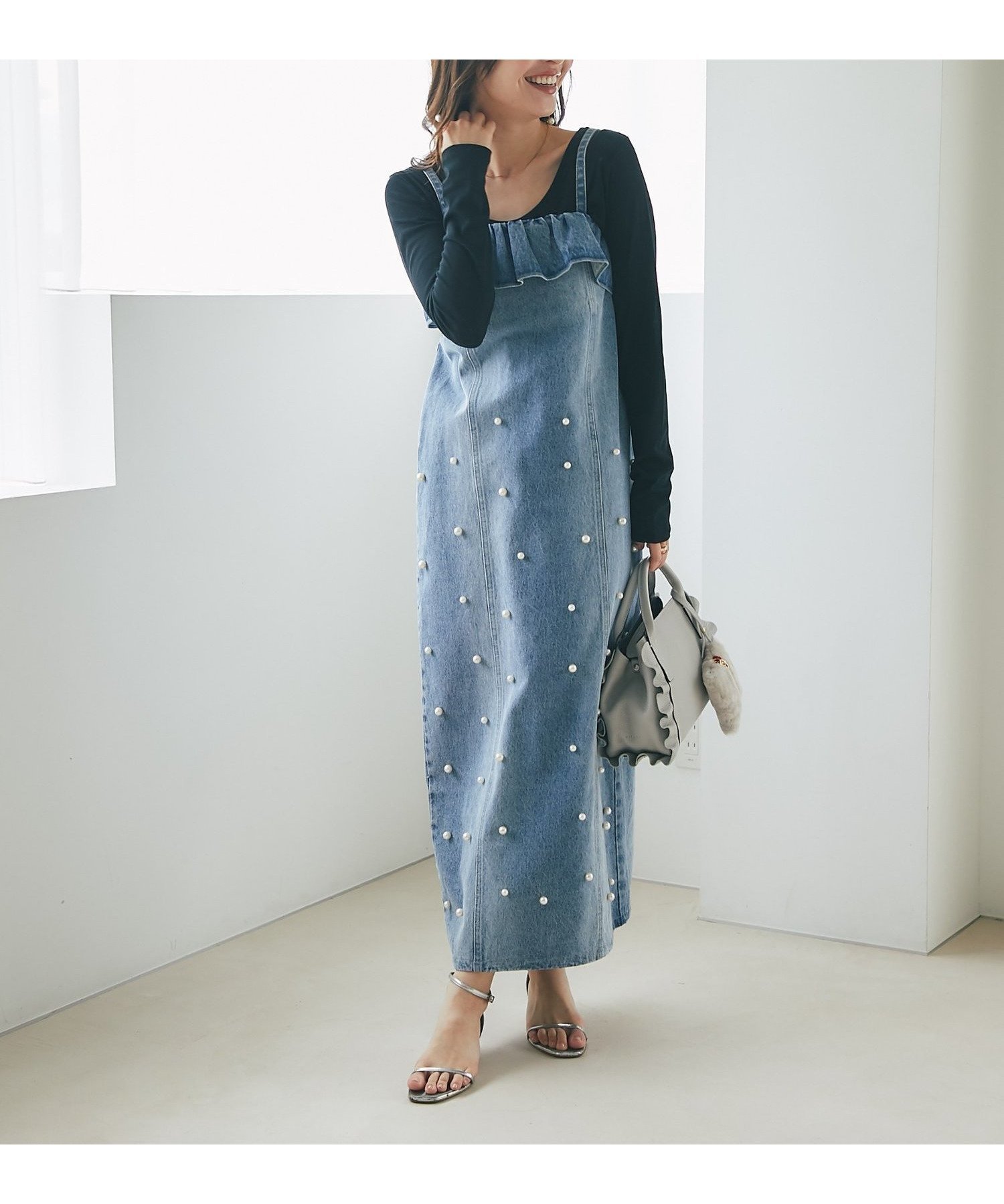 【ラブティックボンボン/La boutique BonBon】の【最強着映えワンピ】パール付きデニムキャミワンピース インテリア・キッズ・メンズ・レディースファッション・服の通販 founy(ファニー) 　ファッション　Fashion　レディースファッション　Fashion for Women　ワンピース　Dresses　キャミソールワンピース　Camisole Dresses　インナー　Innerwear　スニーカー　Sneakers, Trainers　スリット　Slit, Slit Detail　パール　Pearl, Pearl Accent　フィット　Fit, Slim Fit　フリル　Frill, Ruffle　ポケット　Pocket, Pocket Detail　ラップ　Wrap, Wrap Design　おすすめ　Recommended / Our Picks　ネイビー|ID: prp329100004639560 ipo3291000000033612190