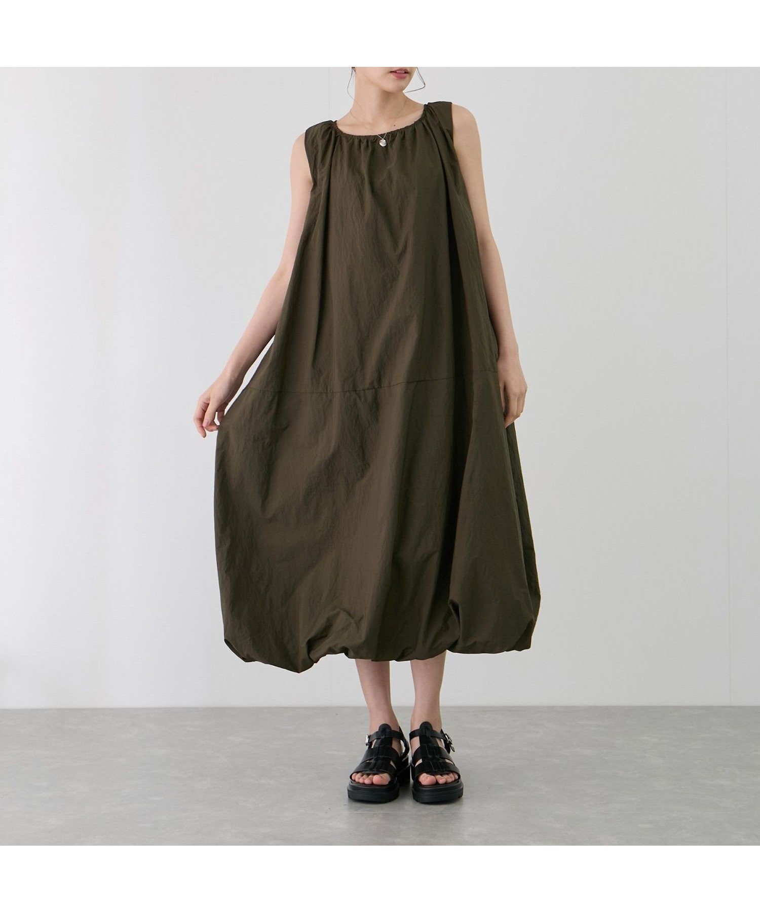 【ジャイロ/JAYRO】のノースリーブバルーンワンピース インテリア・キッズ・メンズ・レディースファッション・服の通販 founy(ファニー) 　ファッション　Fashion　レディースファッション　Fashion for Women　ワンピース　Dresses　アクセサリー　Fashion Accessories　春　Spring　ギャザー　Gathered, Ruffled　シンプル　Simple, Minimal　ジャケット　Jacket, Outerwear　デニム　Denim, Jeans Material　トレンド　Trend, Trending Now　ノースリーブ　Sleeveless, No-Sleeve　バルーン　Balloon, Balloon Silhouette　フォルム　Silhouette, Form　ポケット　Pocket, Pocket Detail　無地　Plain, Solid Color　ロング　Long, Long-Length　S/S・春夏　SS, Spring/Summer, Warm Season　おすすめ　Recommended / Our Picks　夏　Summer　旅行　Travel　カーキ(36)|ID: prp329100004639566 ipo3291000000033444015