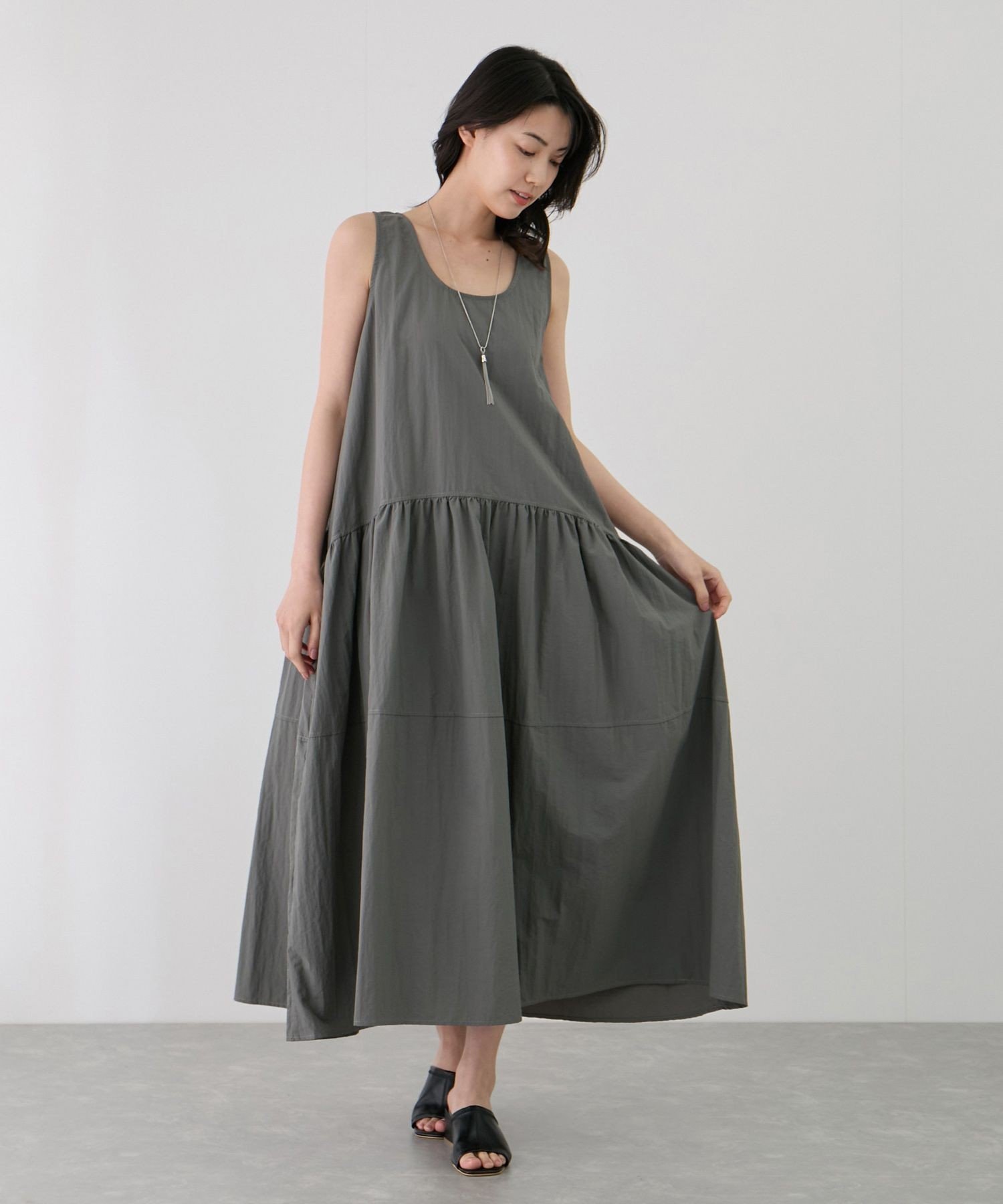 【ジャイロ/JAYRO】のギャザー切り替えワンピース インテリア・キッズ・メンズ・レディースファッション・服の通販 founy(ファニー) 　ファッション　Fashion　レディースファッション　Fashion for Women　ワンピース　Dresses　アクセサリー　Fashion Accessories　春　Spring　ギャザー　Gathered, Ruffled　ティアードワンピース　Tiered Dress, Flared Dress　デコルテ　Décolleté, Neckline　デニム　Denim, Jeans Material　ノースリーブ　Sleeveless, No-Sleeve　ポケット　Pocket, Pocket Detail　楽ちん　Easy Fit, Comfortable　S/S・春夏　SS, Spring/Summer, Warm Season　おすすめ　Recommended / Our Picks　夏　Summer　旅行　Travel　グレー(07)|ID: prp329100004639569 ipo3291000000033444026