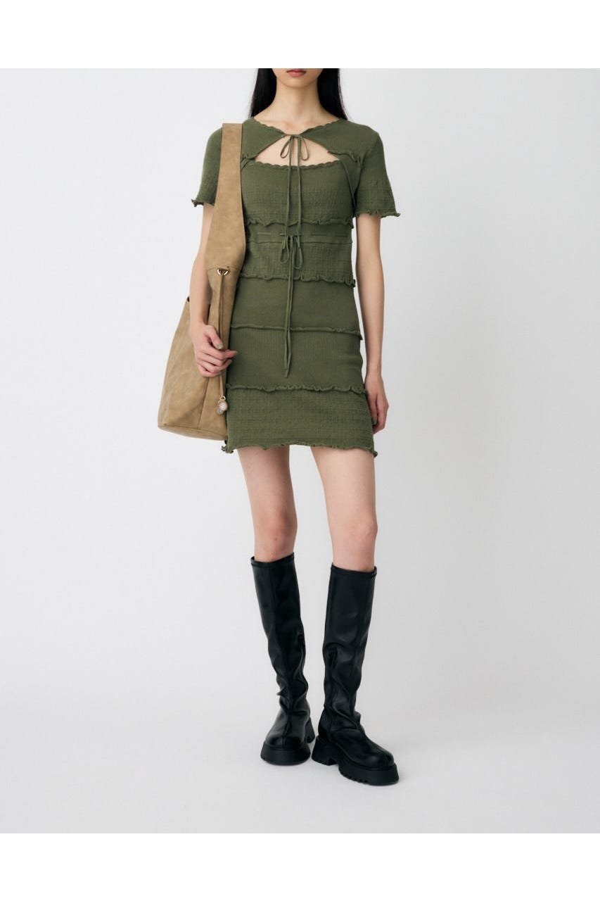 【マウジー/moussy】のBOW DESIGN KNIT ミニ ドレス インテリア・キッズ・メンズ・レディースファッション・服の通販 founy(ファニー) 　ファッション　Fashion　レディースファッション　Fashion for Women　トップス・カットソー　Cut & Sew Tops　ニット　Knit Tops & Sweaters　ワンピース　Dresses　フォーマル・パーティードレス・結婚式用ドレス　Elegant & Casual Dresses　おすすめ　Recommended / Our Picks　デコルテ　Décolleté, Neckline　ドレス　Dress, One-Piece　フロント　Front, Front Design　ペチコート　Petticoat, Underskirt　リボン　Ribbon, Bow　人気　Popular, Best Seller　再入荷　Restock / Back in Stock　KHA|ID: prp329100004639579 ipo3291000000033444090
