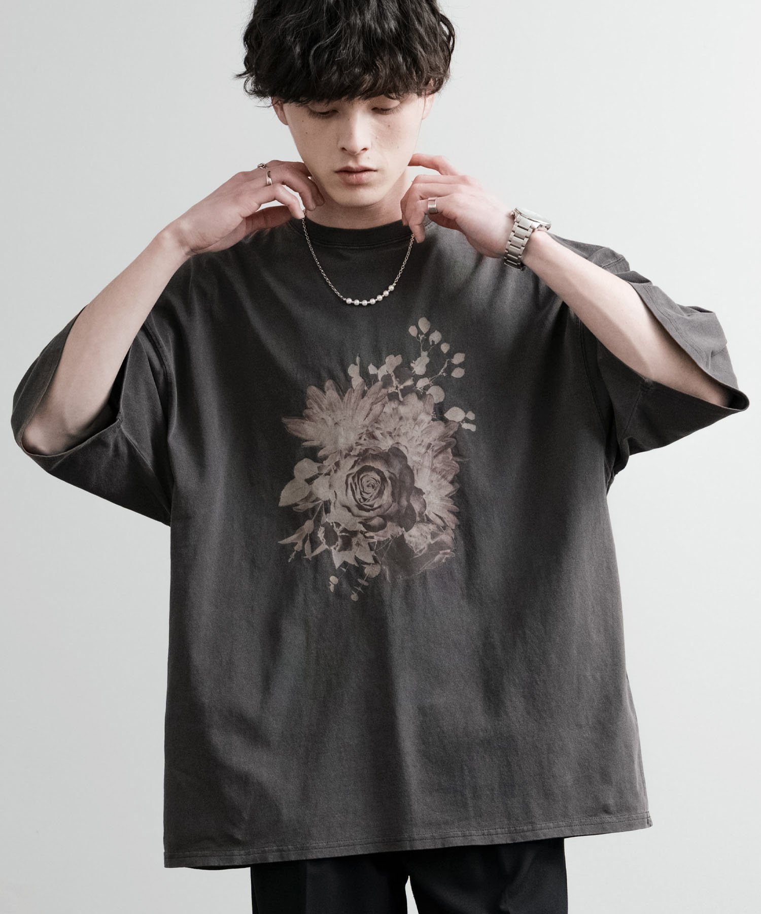 【ロッキーモンロー/Rocky Monroe】のオーバーサイズピグメント花柄プリントTシャツ 人気、トレンドファッション・服の通販 founy(ファニー) 　ファッション　Fashion　レディースファッション　Fashion for Women　トップス・カットソー　Cut & Sew Tops　シャツ・ブラウス・オフィスカジュアル　Elegant Blouses & Button-Ups　ロングTシャツ・Tシャツ　Longline T-Shirts & Tees　花柄・フラワープリント・モチーフ　Floral Prints & Motifs / Flower Pattern Tops　シンプル　Simple, Minimal　バランス　Balance, Style Balance　プリント　Print, Printed Pattern　メンズ　Men's, Menswear　リラックス　Relax, Relaxed Fit　ワイド　Wide, Wide Fit　再入荷　Restock / Back in Stock　おすすめ　Recommended / Our Picks　 other-1|ID: prp329100004640269 ipo3291000000033556446