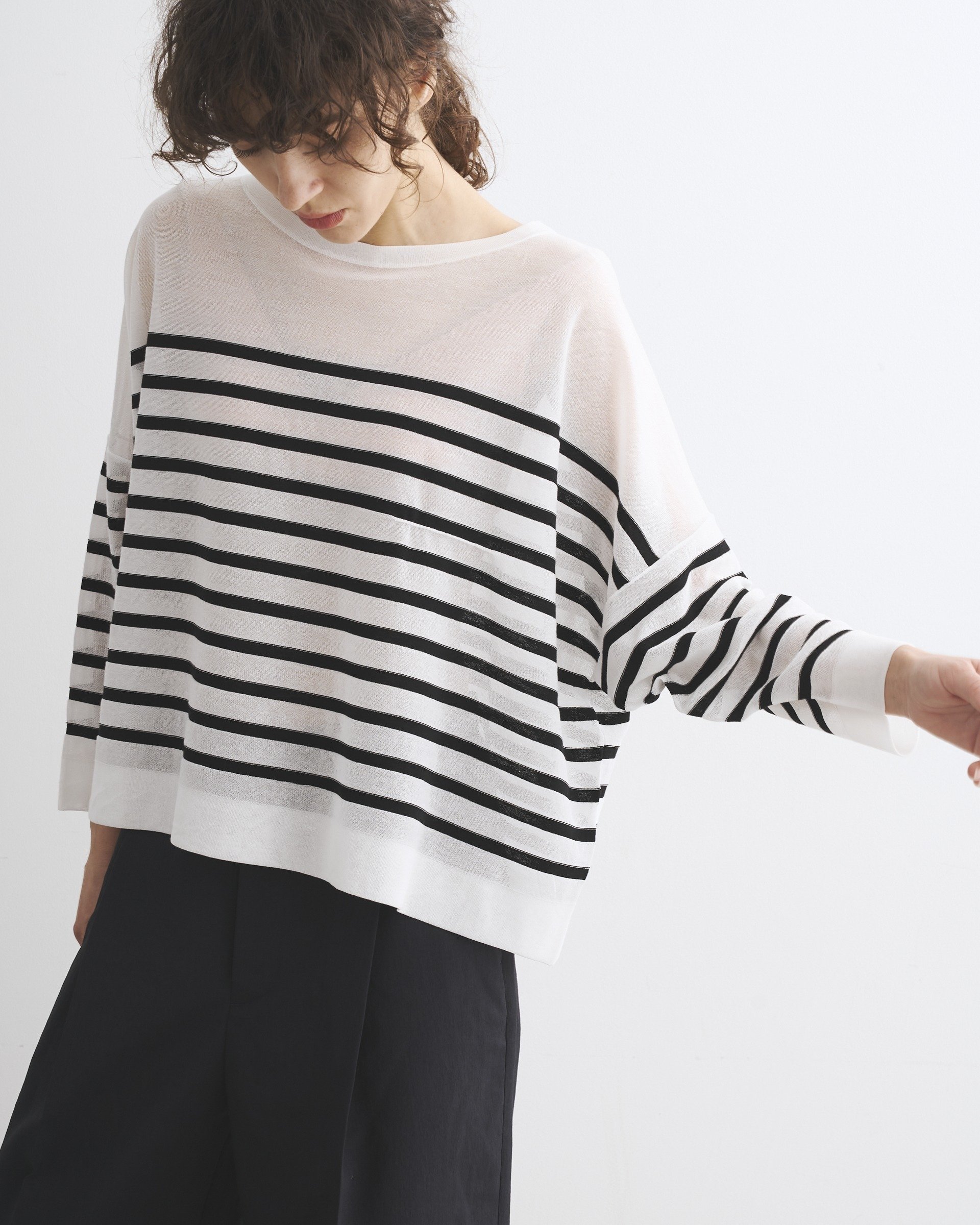 【トラディショナル ウェザーウェア/TWW / Traditional Weatherwear】のLYNE KNIT SHEER インテリア・キッズ・メンズ・レディースファッション・服の通販 founy(ファニー) 　ファッション　Fashion　レディースファッション　Fashion for Women　トップス・カットソー　Cut & Sew Tops　ニット　Knit Tops & Sweaters　シアー　Sheer, See-Through　ショルダー　Shoulder, Shoulder Strap　デニム　Denim, Jeans Material　ドレス　Dress, One-Piece　ドロップ　Drop Shoulder, Dropped Style　リュクス　Luxury, Elegant, High-End, Chic　夏　Summer　ホワイト×ブラック|ID: prp329100004640899 ipo3291000000033462325
