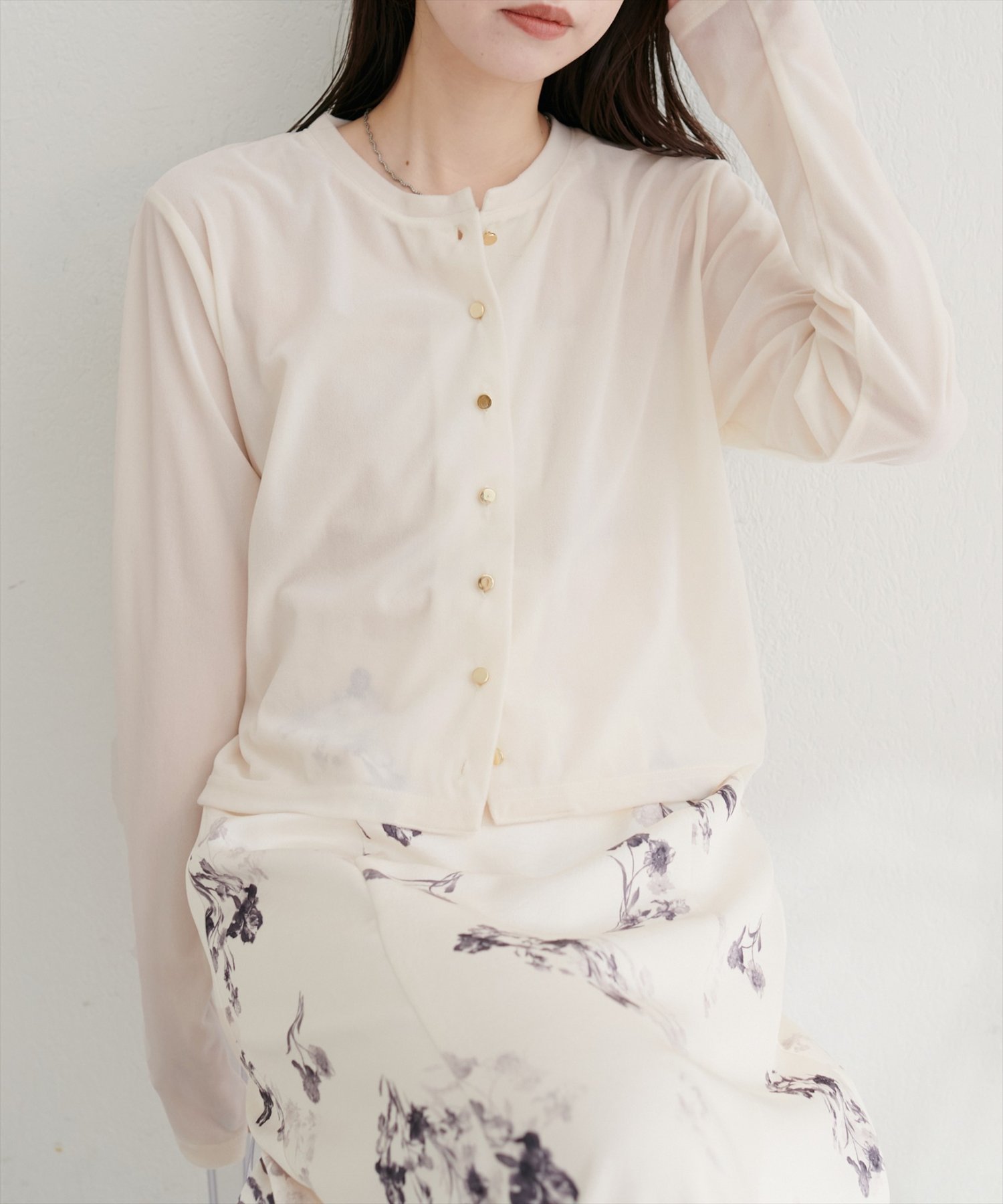 【ナチュラルクチュール/natural couture】のクルーネックシアーベロアカーデ インテリア・キッズ・メンズ・レディースファッション・服の通販 founy(ファニー) 　ファッション　Fashion　レディースファッション　Fashion for Women　トップス・カットソー　Cut & Sew Tops　ベロアトップス　Velour Tops / Velvet-Look Items　カットソー　Cut and Sewn Top　カーディガン　Cardigan, Knitwear　スニーカー　Sneakers, Trainers　デコルテ　Décolleté, Neckline　デニム　Denim, Jeans Material　なめらか　Smooth, Silky Texture　フレア　Flare, Flared　ベロア　Velour, Soft Velvet　ポケット　Pocket, Pocket Detail　羽織　Haori, Light Jacket　リュクス　Luxury, Elegant, High-End, Chic　再入荷　Restock / Back in Stock　おすすめ　Recommended / Our Picks　エレガント 上品　Elegant　2025年　2025　2025-2026秋冬・A/W　Autumn/Winter 2025–26 AW25–26　アイボリー|ID: prp329100004641265 ipo3291000000033845677
