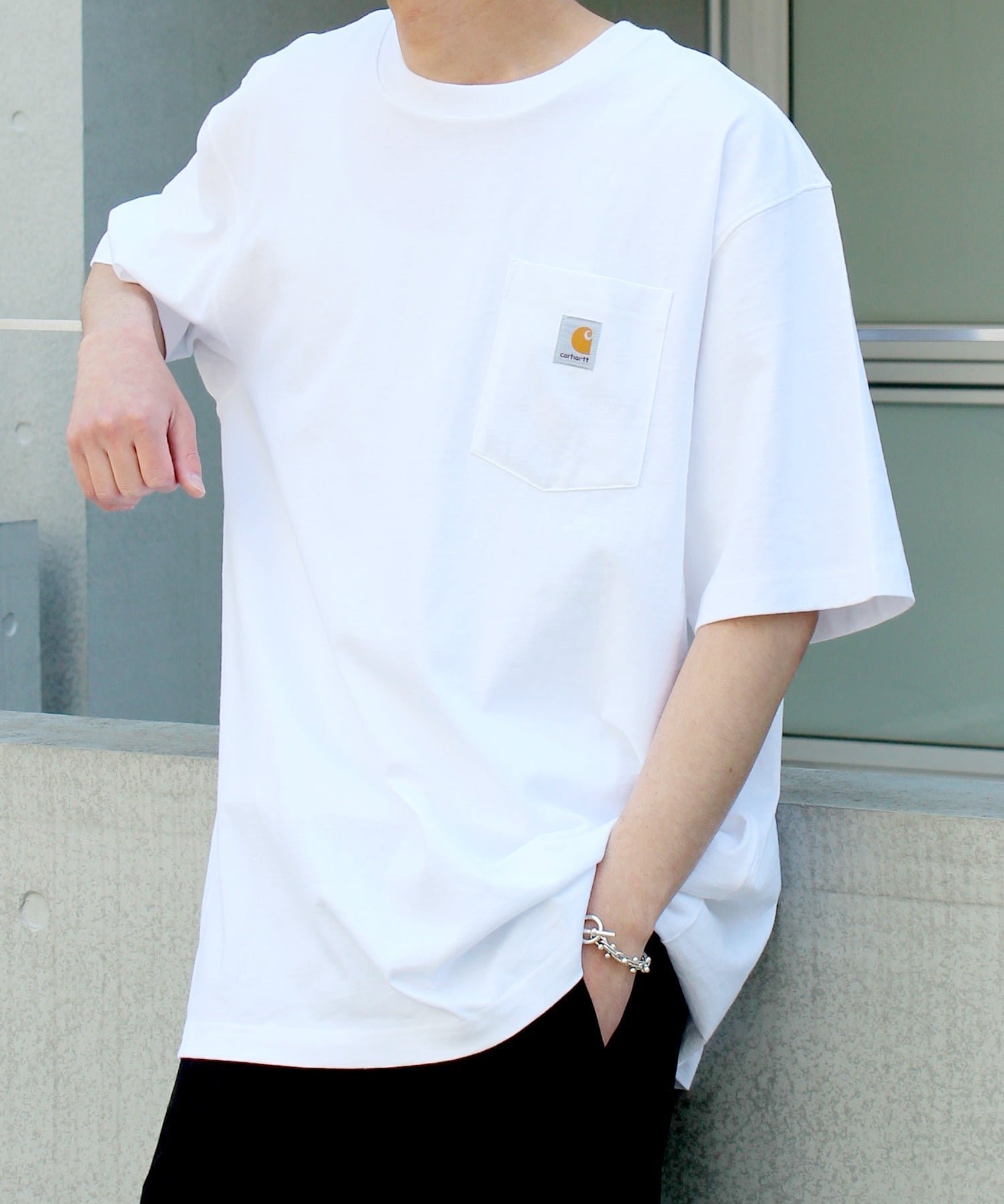 【イールド/yield / MEN】の【carhartt】カーハート Workwear 1/2-Sleeve T-Shirts ビッグシルエット ポケット半袖 ロゴ Tシャツ トップス K87 インテリア・キッズ・メンズ・レディースファッション・服の通販 founy(ファニー) 　ファッション　Fashion　メンズファッション　Fashion for Men　トップス・カットソー　Cut & Sew Tops　メンズシャツ　Shirts　ロングTシャツ・Tシャツ / 着回し力抜群　Longline T-Shirts & Tees　カットソー　Cut and Sewn Top　ショルダー　Shoulder, Shoulder Strap　ドロップ　Drop Shoulder, Dropped Style　ビッグ　Big, Oversized　ファブリック　Fabric, Textile　ベーシック　Basic, Essential　ポケット　Pocket, Pocket Detail　ルーズ　Loose, Oversized　ワンポイント　One Point, Statement Accent　半袖　Short Sleeve, Half Sleeve　WHT|ID: prp329100004641575 ipo3291000000033473219
