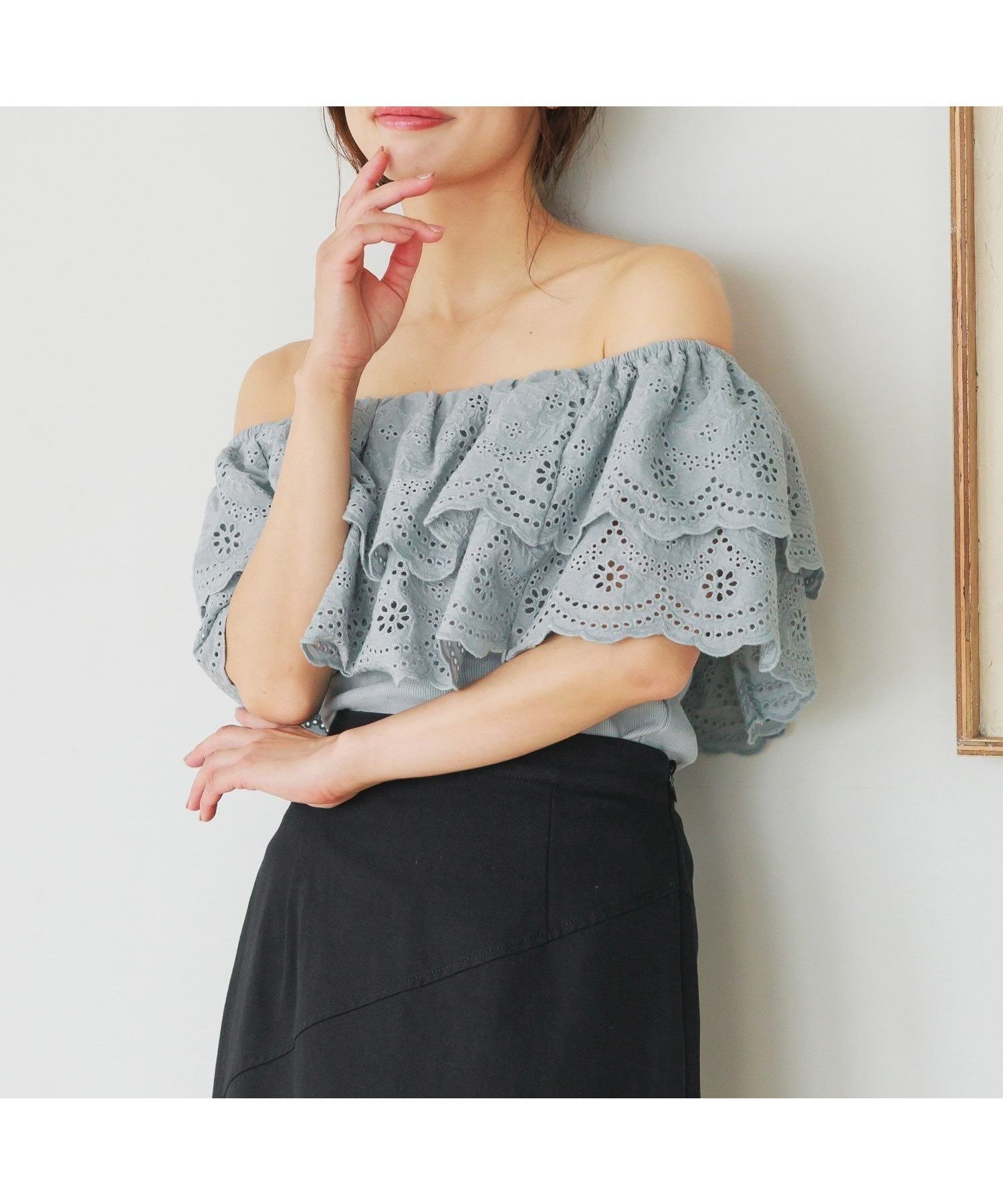 【ミスティ ウーマン/mysty woman】の2WAYスカラップ刺繍プルオーバー インテリア・キッズ・メンズ・レディースファッション・服の通販 founy(ファニー) 　ファッション　Fashion　レディースファッション　Fashion for Women　トップス・カットソー　Cut & Sew Tops　カジュアルプルオーバー・ニットトップス　Pullovers & Knit Tops / Casual Pullovers　スカラップ　Scallop, Scalloped Edge　デニム　Denim, Jeans Material　フェミニン　Feminine, Girly　夏　Summer　春　Spring　S/S・春夏　SS, Spring/Summer, Warm Season　ブルーグレー|ID: prp329100004641588 ipo3291000000034039158