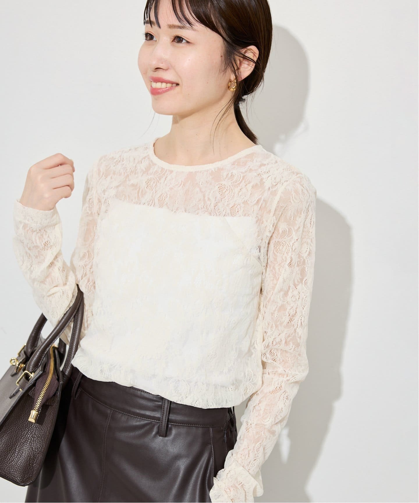 【スローブ イエナ/SLOBE IENA】のレースフロッキープルオーバー インテリア・キッズ・メンズ・レディースファッション・服の通販 founy(ファニー) 　ファッション　Fashion　レディースファッション　Fashion for Women　トップス・カットソー　Cut & Sew Tops　カジュアルプルオーバー・ニットトップス　Pullovers & Knit Tops / Casual Pullovers　2025年　2025　2025-2026秋冬・A/W　Autumn/Winter 2025–26 AW25–26　カットソー　Cut and Sewn Top　コンパクト　Compact, Small Size　スウェット / スエット　Sweatshirt, Sweatwear　レース　Lace, Lace Fabric　エレガント 上品　Elegant　夏　Summer　ホワイト|ID: prp329100004641922 ipo3291000000033478452