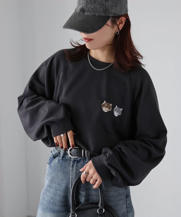 【リベリー/Riberry】のネコ刺繍ラグラン裏毛スウェット インテリア・キッズ・メンズ・レディースファッション・服の通販 founy(ファニー) https://founy.com/ ファッション Fashion レディースファッション Fashion for Women トップス・カットソー Cut & Sew Tops レディースパーカー・カジュアルフーディー Casual Hoodies & Sweatshirts スウェット・クルーネックトップス Sweatshirts & Crewnecks / Relaxed Fit Sweat Tops アクセサリー Fashion Accessories 春 Spring カットソー Cut and Sewn Top 吸水 Absorbent, Quick-Dry シンプル Simple, Minimal スウェット / スエット Sweatshirt, Sweatwear スラックス Slacks, Dress Pants デニム Denim, Jeans Material トレンド Trend, Trending Now ネコ Cat, Feline Motif プリーツ Pleats, Pleated ループ Loop, Loop Knit ロング Long, Long-Length A/W・秋冬 Autumn/Winter おすすめ Recommended / Our Picks |ID: prp329100004642047 ipo3291000000033543826