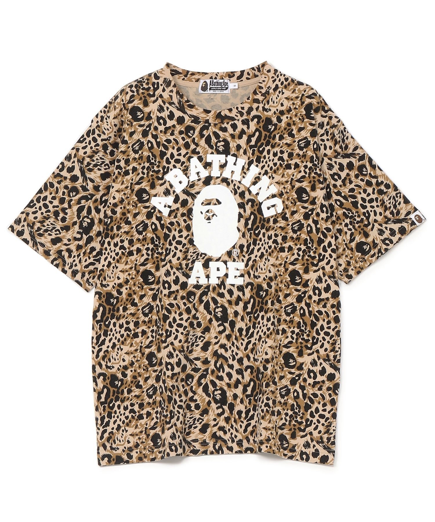 【アベイシングエイプ/A BATHING APE / MEN】のWILD LEOPARD PATTERN COLLEGE RELAXED FIT TEE インテリア・キッズ・メンズ・レディースファッション・服の通販 founy(ファニー) 　ファッション　Fashion　メンズファッション　Fashion for Men　クラシック　Classic, Timeless Style　ショート　Short, Short Length　スリーブ　Sleeve, Long Sleeve / Short Sleeve　パターン　Pattern, Design Print　フロント　Front, Front Design　プリント　Print, Printed Pattern　ラバー　Rubber, Rubber Sole　レオパード　Leopard, Animal Print　BEIGE|ID: prp329100004642403 ipo3291000000033543101