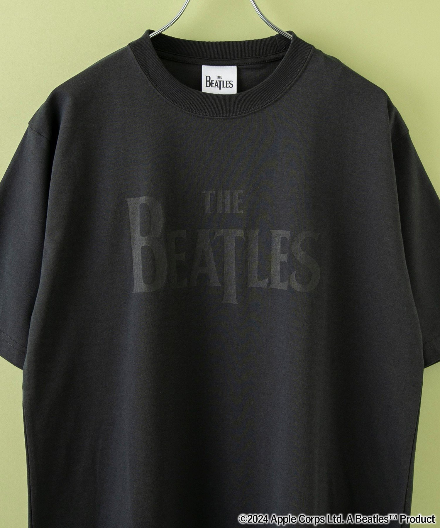 【コーエン/COEN】のTHE BEATLES(ザ ビートルズ)別注ロゴプリントTシャツ(WEB限定カラー) インテリア・キッズ・メンズ・レディースファッション・服の通販 founy(ファニー) 　ファッション　Fashion　レディースファッション　Fashion for Women　トップス・カットソー　Cut & Sew Tops　シャツ・ブラウス・オフィスカジュアル　Elegant Blouses & Button-Ups　ロングTシャツ・Tシャツ　Longline T-Shirts & Tees　吸水　Absorbent, Quick-Dry　シンプル　Simple, Minimal　フロント　Front, Front Design　プリント　Print, Printed Pattern　別注　Limited Edition, Custom Order　無地　Plain, Solid Color　ルーズ　Loose, Oversized　おすすめ　Recommended / Our Picks　夏　Summer　DK.GRAY|ID: prp329100004642714 ipo3291000000033489203