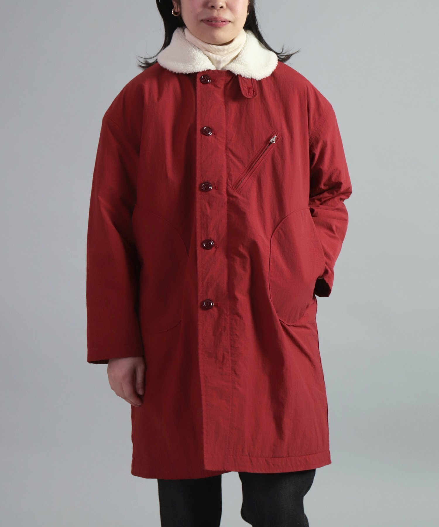 【ドミンゴ/DOMINGO】のナイロンリップ デッキコート インテリア・キッズ・メンズ・レディースファッション・服の通販 founy(ファニー) 　ファッション　Fashion　レディースファッション　Fashion for Women　アウター　Coat / Outerwear Collection　コート・ロングコート・ピーコート　Long Coats, Peacoats & More　ウォーム　Warm Fabric　キルティング　Quilted, Quilting　クラシック　Classic, Timeless Style　ジャケット　Jacket, Outerwear　ハンド　Hand, Handmade　ポケット　Pocket, Pocket Detail　防寒　Cold Protection, Winter-Ready　ミドル　Middle Length, Mid Height　リップ　Lip, Lip Motif　ワイド　Wide, Wide Fit　冬　Winter / This Winter　レッド|ID: prp329100004642780 ipo3291000000033489727