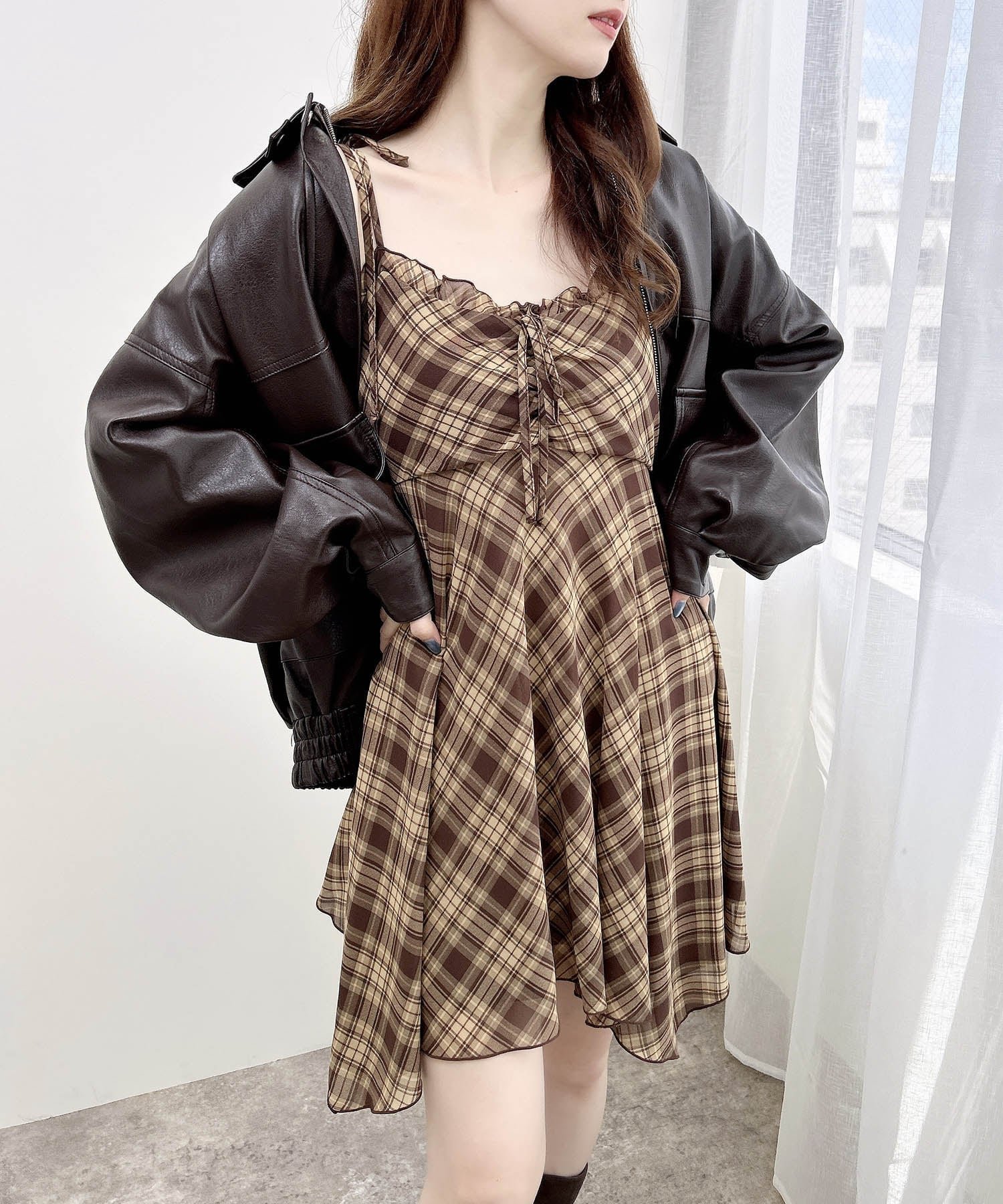 【イング/INGNI】のINGNI/シアーチェックイレヘムチュニックOP インテリア・キッズ・メンズ・レディースファッション・服の通販 founy(ファニー) 　ファッション　Fashion　レディースファッション　Fashion for Women　トップス・カットソー　Cut & Sew Tops　ワンピース　Dresses　チュニック　Tunic Tops & Dresses　イレヘム　Irregular Hemline　インナー　Innerwear　シアー　Sheer, See-Through　スマホ　Smartphone, Mobile Device　チェック　Check, Plaid, Tartan　フェミニン　Feminine, Girly　フリル　Frill, Ruffle　リボン　Ribbon, Bow　ブラウン/チェック|ID: prp329100004642829 ipo3291000000033610423