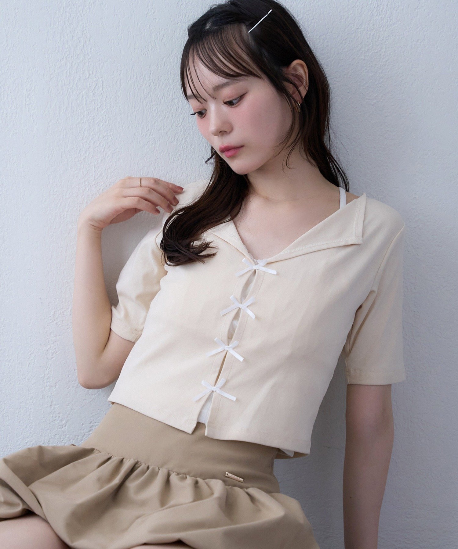 【ナイスクラップ/NICE CLAUP】のインナードッキングリボントップス インテリア・キッズ・メンズ・レディースファッション・服の通販 founy(ファニー) 　ファッション　Fashion　レディースファッション　Fashion for Women　トップス・カットソー　Cut & Sew Tops　おすすめ　Recommended / Our Picks　カットソー　Cut and Sewn Top　コンパクト　Compact, Small Size　シンプル　Simple, Minimal　デニム　Denim, Jeans Material　フィット　Fit, Slim Fit　フロント　Front, Front Design　ボトム　Bottoms, Lower Wear　ミニスカート　Mini Skirt, Short Skirt　リボン　Ribbon, Bow　アイボリー|ID: prp329100004642921 ipo3291000000033555763