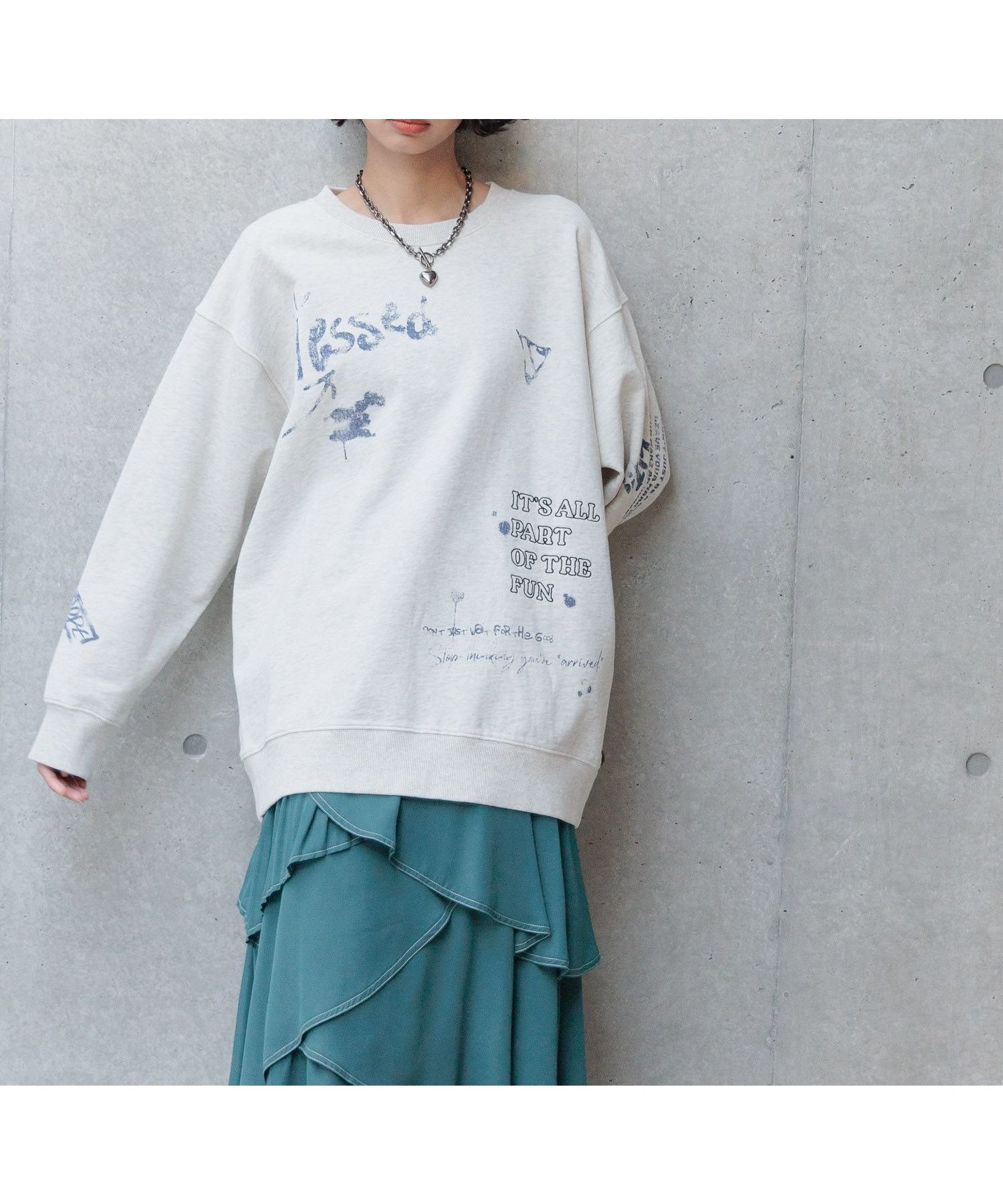 【ページボーイ/PAGEBOY】のハンドペイントグランジスウェット インテリア・キッズ・メンズ・レディースファッション・服の通販 founy(ファニー) 　ファッション　Fashion　レディースファッション　Fashion for Women　トップス・カットソー　Cut & Sew Tops　レディースパーカー・カジュアルフーディー　Casual Hoodies & Sweatshirts　スウェット・クルーネックトップス　Sweatshirts & Crewnecks / Relaxed Fit Sweat Tops　おすすめ　Recommended / Our Picks　グラフィック　Graphic, Graphic Design　ボトム　Bottoms, Lower Wear　リアル　Real, Realistic　ワイド　Wide, Wide Fit　ヴィンテージ　Vintage Style　手描き　Hand-Drawn, Illustrated　オートミール50|ID: prp329100004643215 ipo3291000000033556983