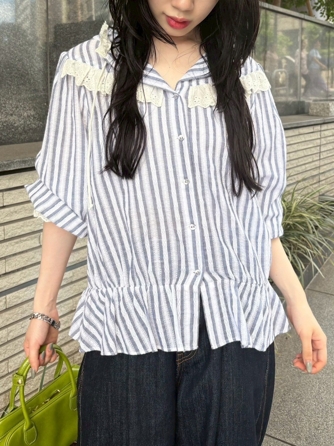【リリーブラウン/Lily Brown】のフーディーコットンレースブラウス インテリア・キッズ・メンズ・レディースファッション・服の通販 founy(ファニー) 　ファッション　Fashion　レディースファッション　Fashion for Women　トップス・カットソー　Cut & Sew Tops　シャツ・ブラウス・オフィスカジュアル　Elegant Blouses & Button-Ups　ガーリー　Girly, Feminine Style　フリル　Frill, Ruffle　ブラウジング　Blouson Silhouette, Cinched Waist　レース　Lace, Lace Fabric　STRIPE[932]|ID: prp329100004643290 ipo3291000000033569736