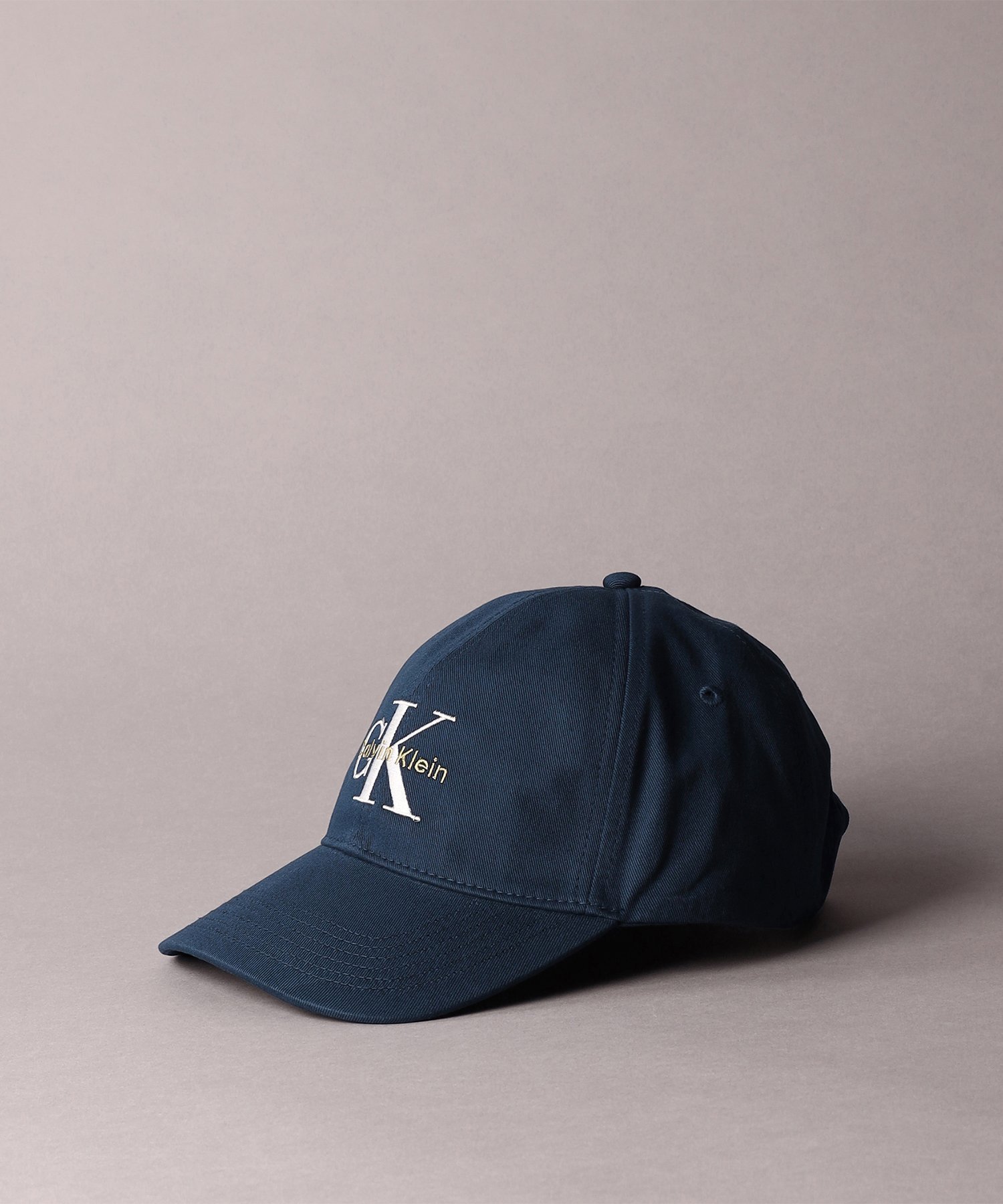 【カルバンクライン/Calvin Klein / MEN】の【公式ショップ】 カルバンクライン モノグラムロゴベースボールキャップ Calvin Klein Jeans Accessory 4G5004G インテリア・キッズ・メンズ・レディースファッション・服の通販 founy(ファニー) 　ファッション　Fashion　メンズファッション　Fashion for Men　キャップ　Cap, Baseball Cap　ジーンズ　Jeans, Denim Pants　フィット　Fit, Slim Fit　フェイス　Face, Facial Design　フロント　Front, Front Design　モダン　Modern, Contemporary　ラウンド　Round, Round Neck　Blue Jean|ID: prp329100004643422 ipo3291000000033496579