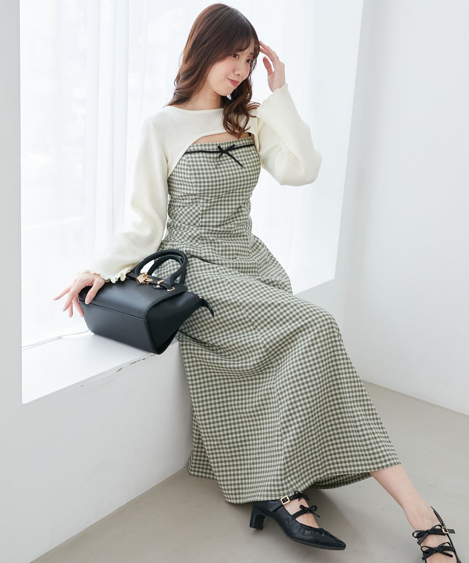 【マジェスティック レゴン/MAJESTIC LEGON】のリブニット×デコルテオープンワンピ インテリア・キッズ・メンズ・レディースファッション・服の通販 founy(ファニー) 　ファッション　Fashion　レディースファッション　Fashion for Women　ワンピース　Dresses　キャミワンピース　Cami Dress, Slip Dress　ショート　Short, Short Length　デコルテ　Décolleté, Neckline　バランス　Balance, Style Balance　フィット　Fit, Slim Fit　フェミニン　Feminine, Girly　フロント　Front, Front Design　リブニット　Rib Knit, Ribbed Knit　リボン　Ribbon, Bow　アイボリー柄|ID: prp329100004643987 ipo3291000000033610641