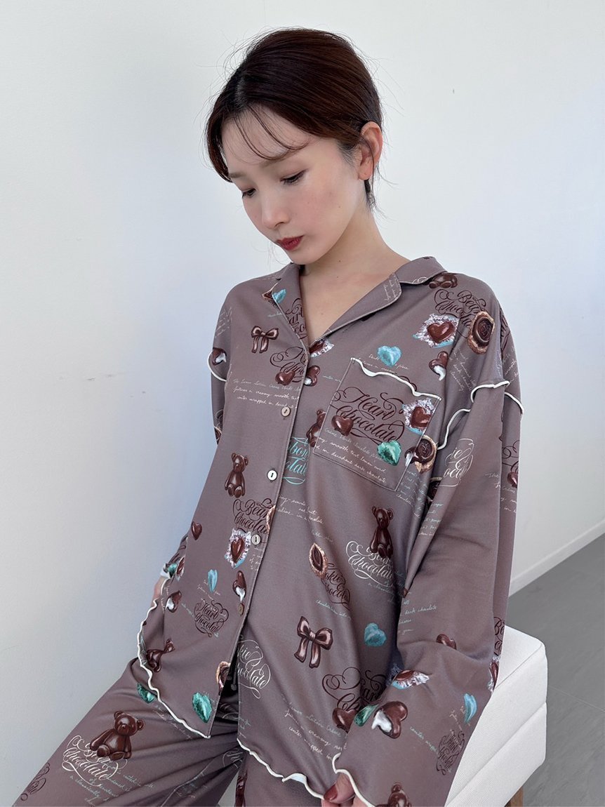 【スナイデル ホーム/SNIDEL HOME】のチョコモチーフ開襟シャツ インテリア・キッズ・メンズ・レディースファッション・服の通販 founy(ファニー) 　ファッション　Fashion　レディースファッション　Fashion for Women　トップス・カットソー　Cut & Sew Tops　シャツ・ブラウス・オフィスカジュアル　Elegant Blouses & Button-Ups　ユニセックス　Unisex, Genderless　おすすめ　Recommended / Our Picks　なめらか　Smooth, Silky Texture　スウィート　Sweet, Cute Style　フリル　Frill, Ruffle　プリント　Print, Printed Pattern　モチーフ　Motif, Design Theme　リボン　Ribbon, Bow　リラックス　Relax, Relaxed Fit　ロング　Long, Long-Length　BRW[058]|ID: prp329100004644148 ipo3291000000033716069