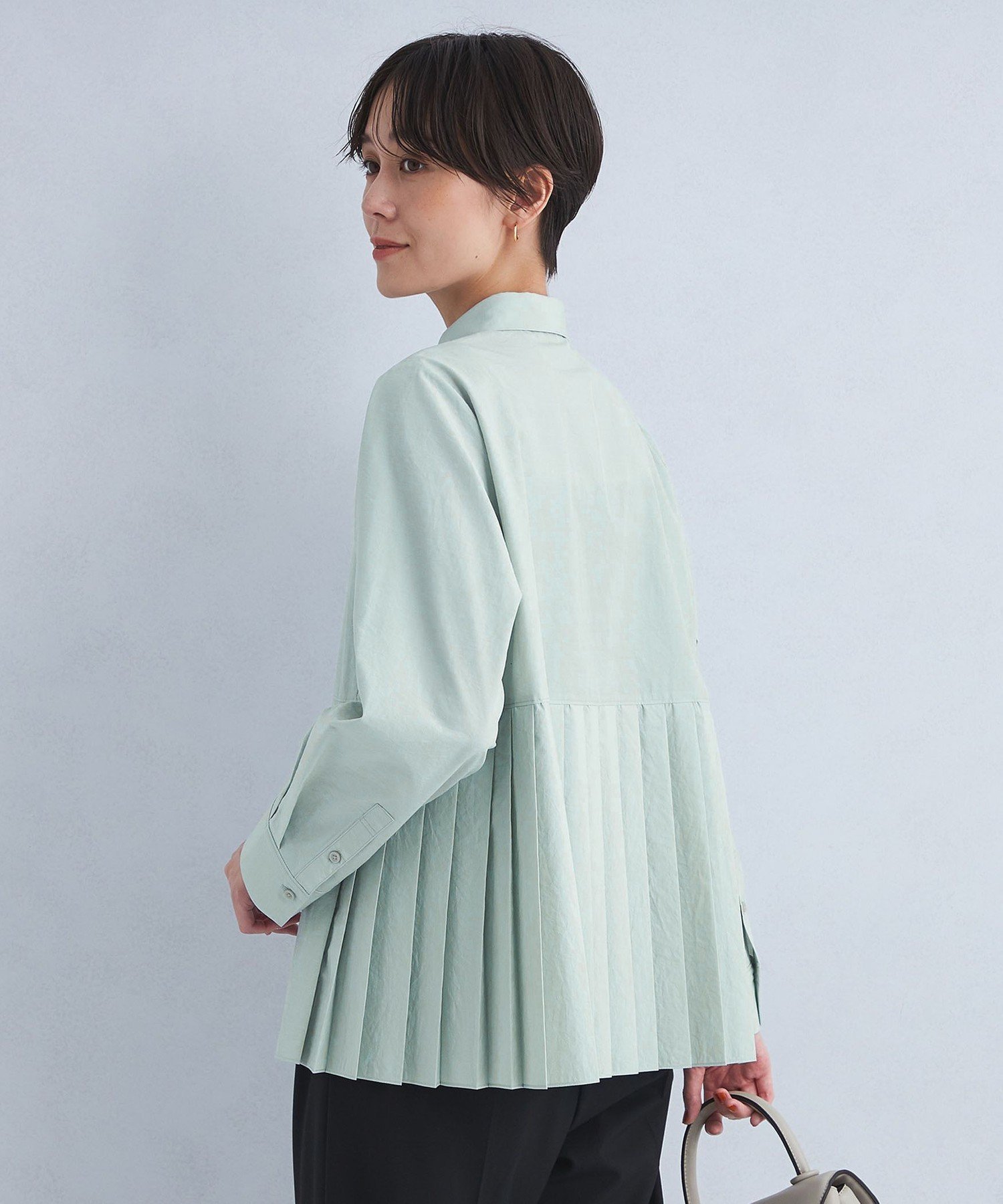 【ユナイテッドアローズ/UNITED ARROWS】のバック プリーツ シャツ インテリア・キッズ・メンズ・レディースファッション・服の通販 founy(ファニー) 　ファッション　Fashion　レディースファッション　Fashion for Women　トップス・カットソー　Cut & Sew Tops　シャツ・ブラウス・オフィスカジュアル　Elegant Blouses & Button-Ups　バッグ　Bags　おすすめ　Recommended / Our Picks　タイトスカート　Pencil Skirt, Tight Skirt　デニム　Denim, Jeans Material　フロント　Front, Front Design　プリーツ　Pleats, Pleated　ボトム　Bottoms, Lower Wear　エレガント 上品　Elegant　ビジネス 仕事 通勤　Business / Work / Commuting　秋　Autumn　LIME|ID: prp329100004644159 ipo3291000000033506615