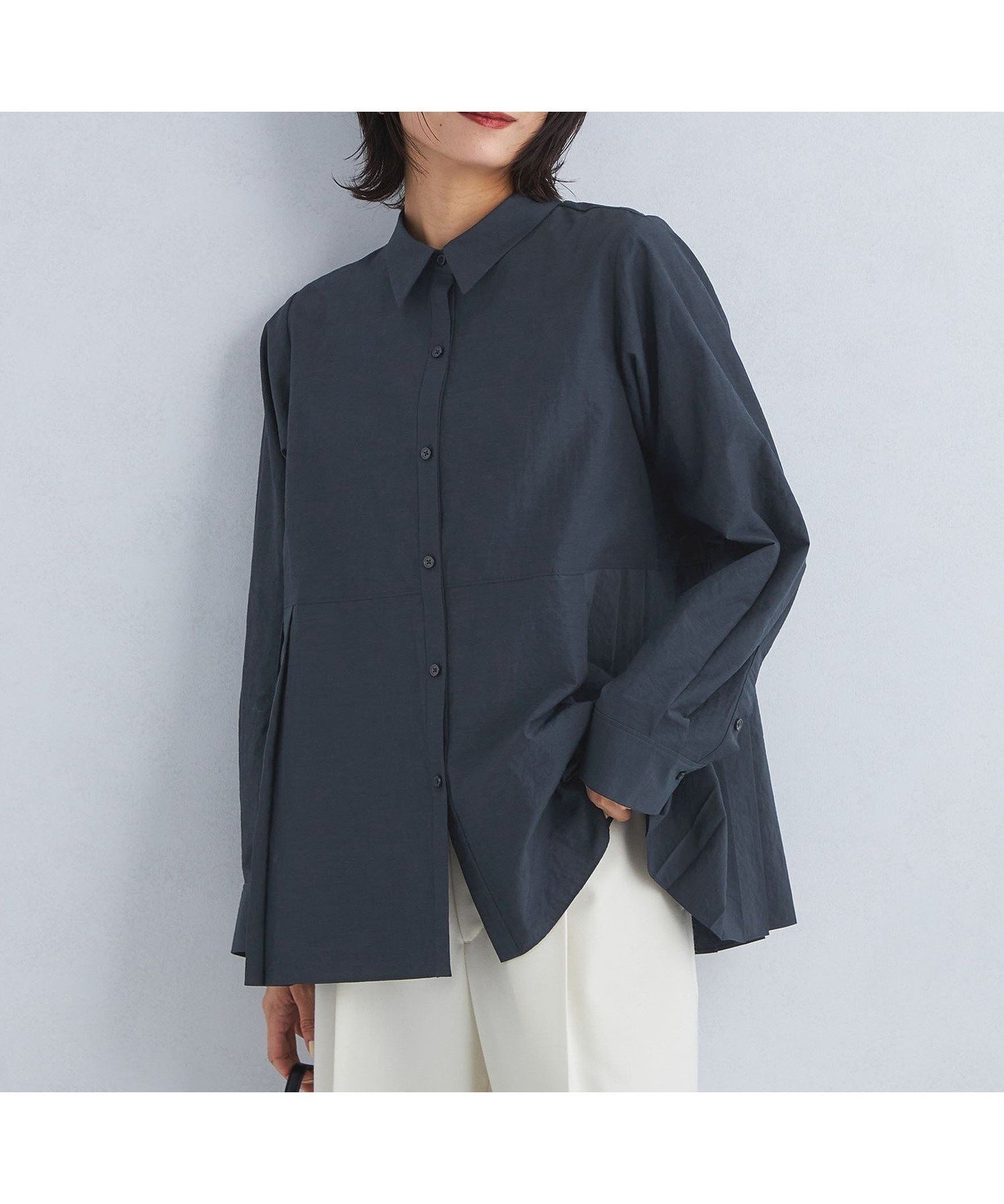 【ユナイテッドアローズ/UNITED ARROWS】のバック プリーツ シャツ インテリア・キッズ・メンズ・レディースファッション・服の通販 founy(ファニー) 　ファッション　Fashion　レディースファッション　Fashion for Women　トップス・カットソー　Cut & Sew Tops　シャツ・ブラウス・オフィスカジュアル　Elegant Blouses & Button-Ups　バッグ　Bags　おすすめ　Recommended / Our Picks　タイトスカート　Pencil Skirt, Tight Skirt　デニム　Denim, Jeans Material　フロント　Front, Front Design　プリーツ　Pleats, Pleated　ボトム　Bottoms, Lower Wear　エレガント 上品　Elegant　ビジネス 仕事 通勤　Business / Work / Commuting　秋　Autumn　NAVY|ID: prp329100004644159 ipo3291000000033506618