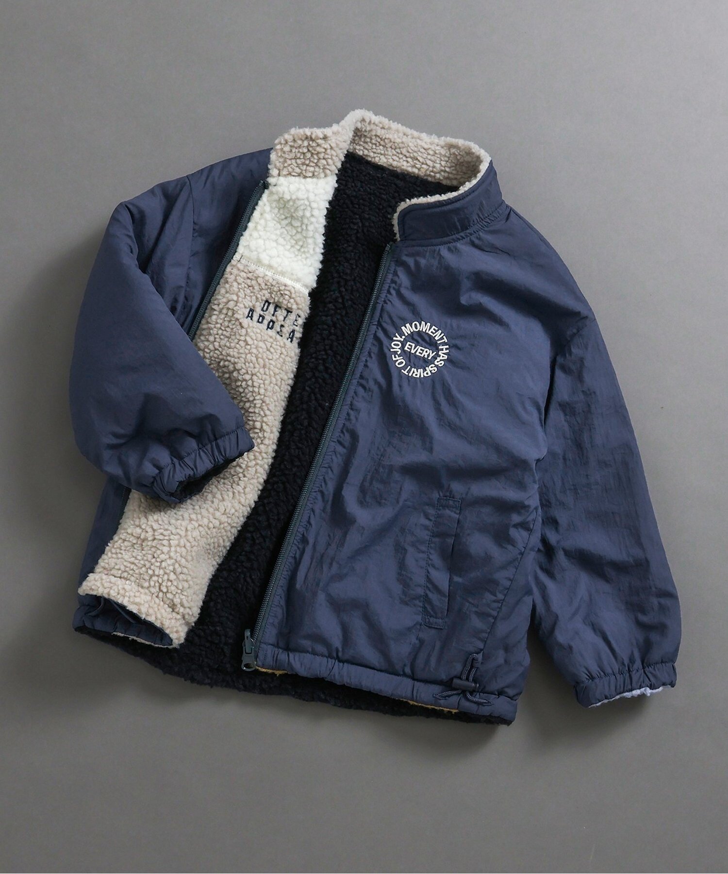 【エフオー オンラインストア/F.O.Online Store / KIDS】の【両面主役!】リバーシブルボアジャケット インテリア・キッズ・メンズ・レディースファッション・服の通販 founy(ファニー) 　ファッション　Fashion　キッズファッション　Fashion for Kids　アウター　Coat Outerwear /Kids　シンプル　Simple, Minimal　タフタ　Taffeta, Structured Fabric　リバーシブル　Reversible, Two-Sided　ワンポイント　One Point, Statement Accent　冬　Winter / This Winter　ネイビーブルー|ID: prp329100004644222 ipo3291000000034054293
