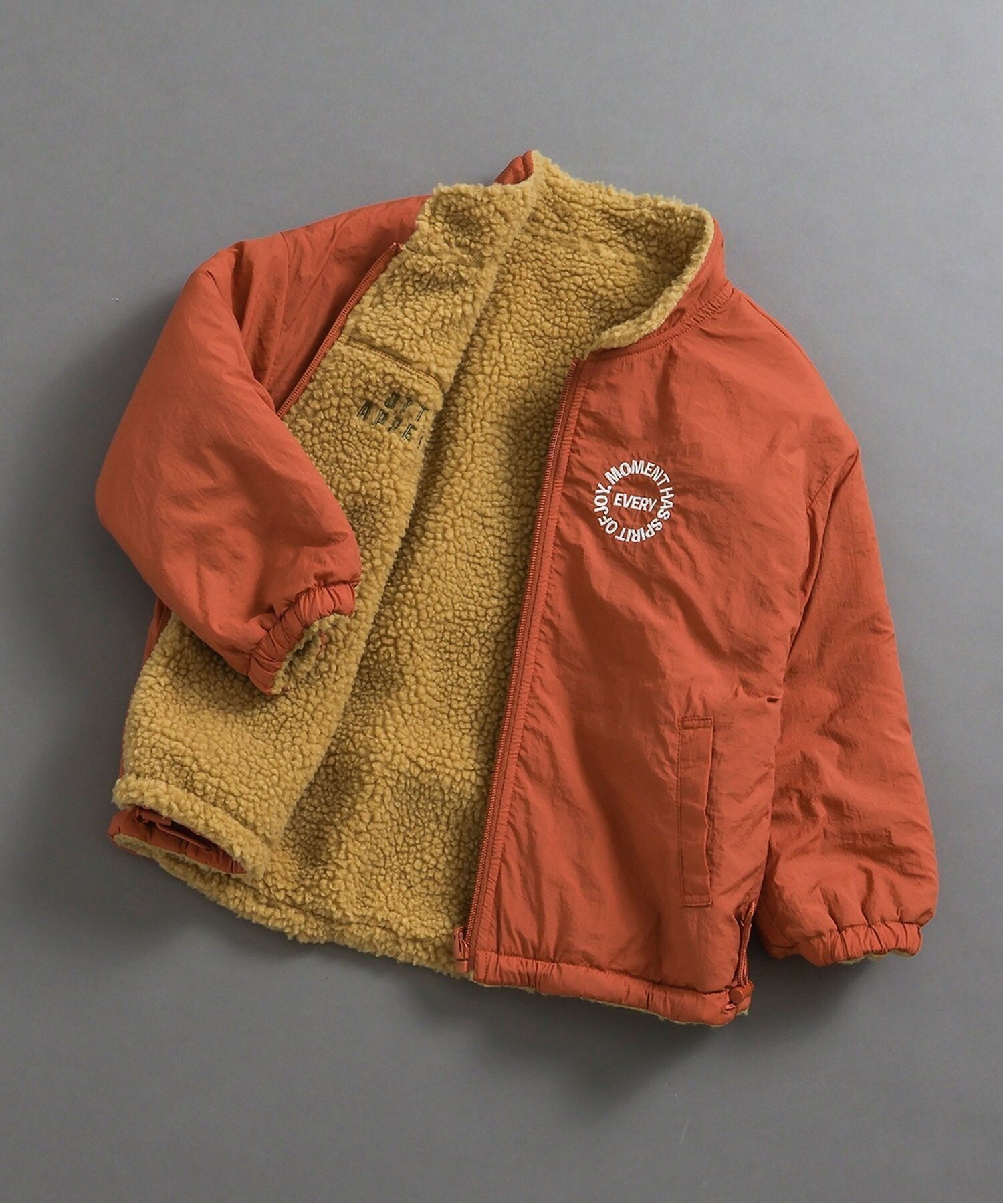 【エフオー オンラインストア/F.O.Online Store / KIDS】の【両面主役!】リバーシブルボアジャケット インテリア・キッズ・メンズ・レディースファッション・服の通販 founy(ファニー) 　ファッション　Fashion　キッズファッション　Fashion for Kids　アウター　Coat Outerwear /Kids　シンプル　Simple, Minimal　タフタ　Taffeta, Structured Fabric　リバーシブル　Reversible, Two-Sided　ワンポイント　One Point, Statement Accent　冬　Winter / This Winter　レッド|ID: prp329100004644222 ipo3291000000035158500