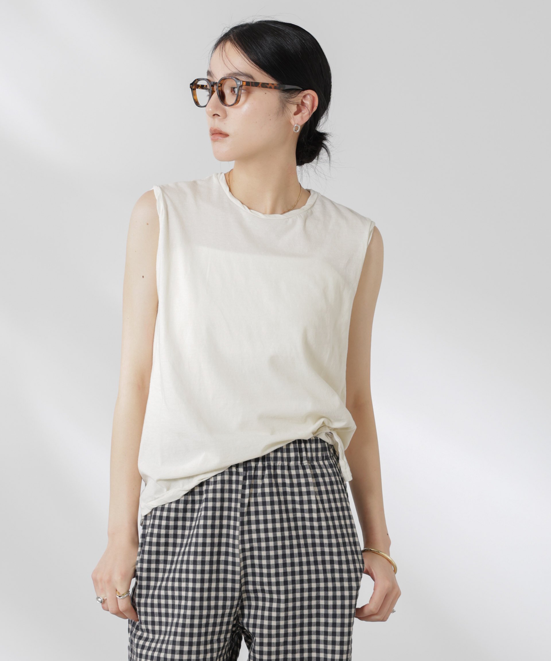 【ナノ ユニバース/nano universe】のGREYCHORD/SOFIE スリーブレスTシャツ インテリア・キッズ・メンズ・レディースファッション・服の通販 founy(ファニー) 　ファッション　Fashion　レディースファッション　Fashion for Women　トップス・カットソー　Cut & Sew Tops　シャツ・ブラウス・オフィスカジュアル　Elegant Blouses & Button-Ups　ロングTシャツ・Tシャツ　Longline T-Shirts & Tees　インナー　Innerwear　シンプル　Simple, Minimal　ジャケット　Jacket, Outerwear　スリーブ　Sleeve, Long Sleeve / Short Sleeve　タンク　Tank Top, Sleeveless Top　デニム　Denim, Jeans Material　ノースリーブ　Sleeveless, No-Sleeve　ベーシック　Basic, Essential　ワイド　Wide, Wide Fit　おすすめ　Recommended / Our Picks　日本製　Made In Japan　夏　Summer　2025年　2025　2025春夏・S/S　Spring/Summer 2025 SS25　オフホワイト1|ID: prp329100004644292 ipo3291000000033508820
