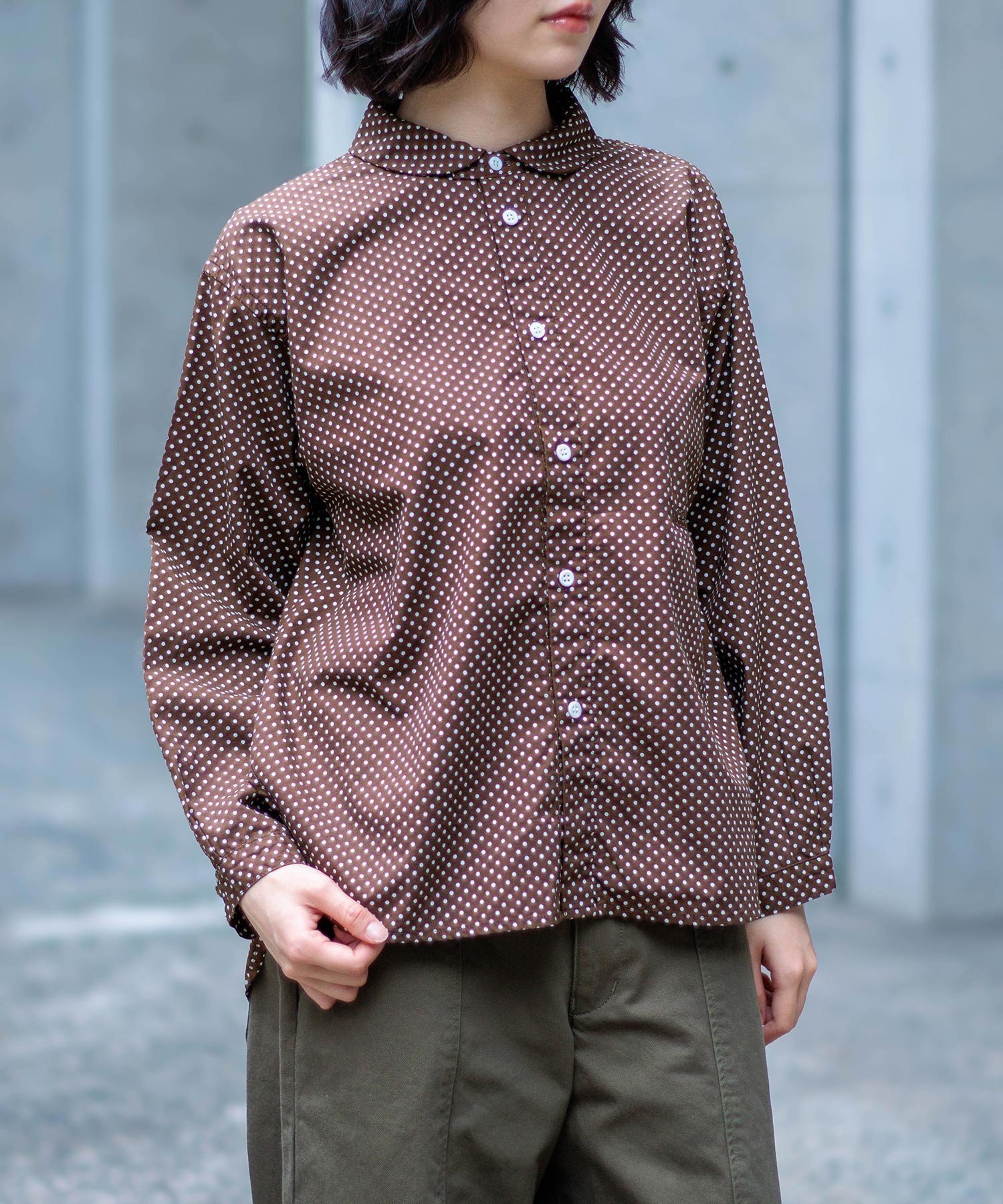 【ドミンゴ/DOMINGO】のブロードドット ラウンドカラーシャツ インテリア・キッズ・メンズ・レディースファッション・服の通販 founy(ファニー) 　ファッション　Fashion　レディースファッション　Fashion for Women　トップス・カットソー　Cut & Sew Tops　シャツ・ブラウス・オフィスカジュアル　Elegant Blouses & Button-Ups　トレンド　Trend, Trending Now　ドット　Polka Dot, Dot Pattern　ブロード　Broadcloth, Fine Cotton　ベーシック　Basic, Essential　ポケット　Pocket, Pocket Detail　ラウンド　Round, Round Neck　エレガント 上品　Elegant　水玉　Polka Dot, Dot Pattern　ブラウン系その他|ID: prp329100004644346 ipo3291000000033509526