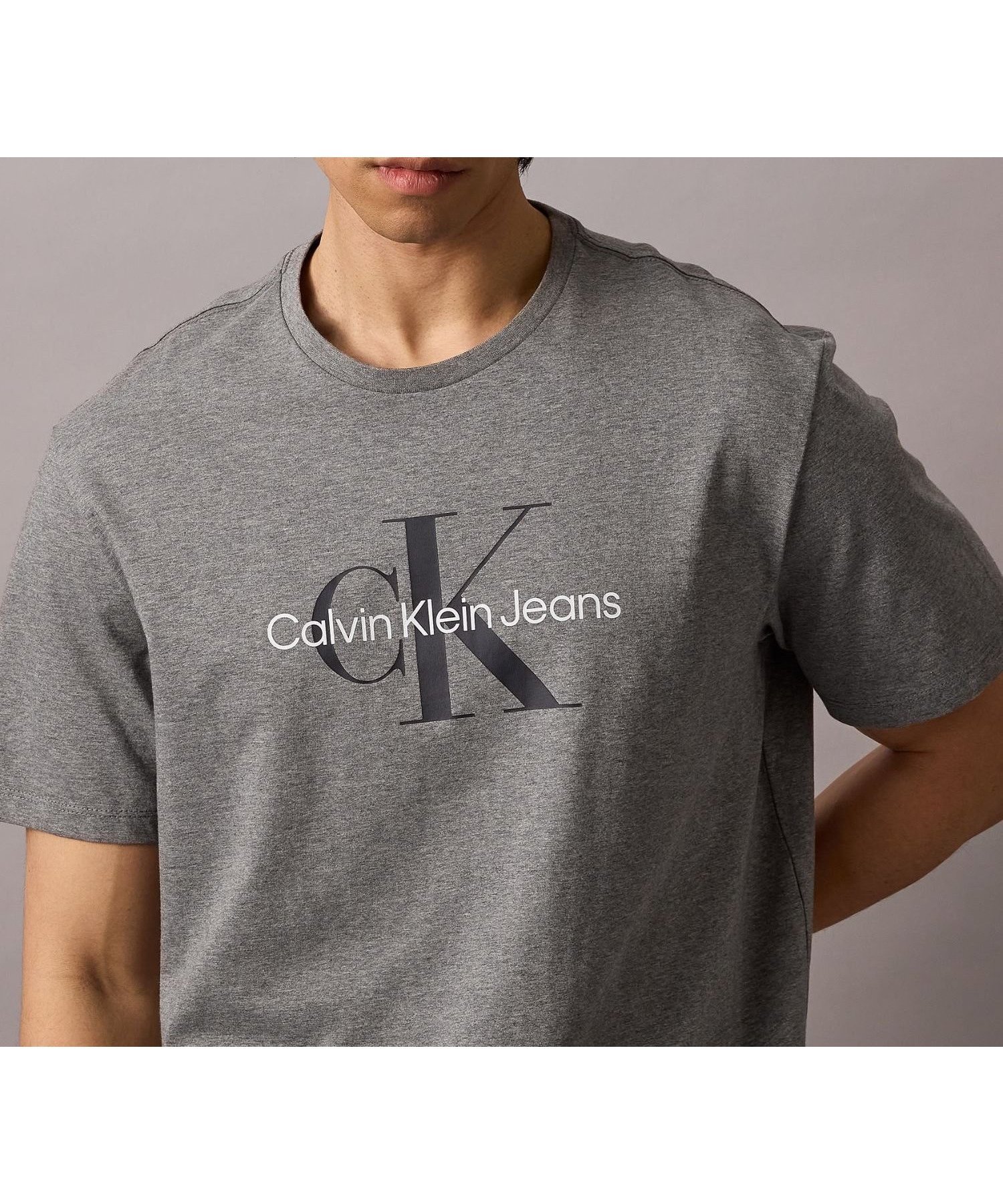 【カルバンクライン/Calvin Klein / MEN】の【公式ショップ】 カルバンクライン モノロゴ Tシャツ Calvin Klein Jeans 40EM286 インテリア・キッズ・メンズ・レディースファッション・服の通販 founy(ファニー) 　ファッション　Fashion　メンズファッション　Fashion for Men　ショート　Short, Short Length　シンプル　Simple, Minimal　スリーブ　Sleeve, Long Sleeve / Short Sleeve　センター　Center, Center Line　Med Grey Htr|ID: prp329100004644650 ipo3291000000033514521