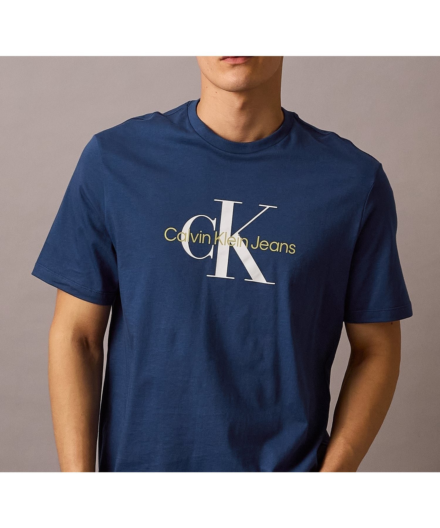 【カルバンクライン/Calvin Klein / MEN】の【公式ショップ】 カルバンクライン モノロゴ Tシャツ Calvin Klein Jeans 40EM286 インテリア・キッズ・メンズ・レディースファッション・服の通販 founy(ファニー) 　ファッション　Fashion　メンズファッション　Fashion for Men　ショート　Short, Short Length　シンプル　Simple, Minimal　スリーブ　Sleeve, Long Sleeve / Short Sleeve　センター　Center, Center Line　Blue Jean|ID: prp329100004644650 ipo3291000000033514530