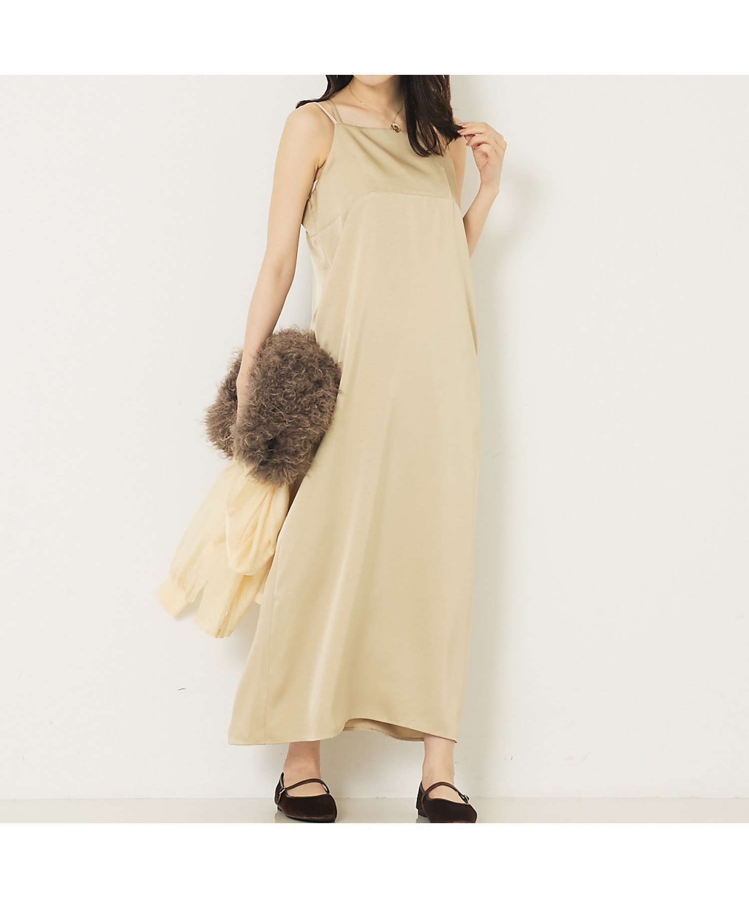 【アバハウスマヴィ/abahouse mavie】のダブルストラップキャミワンピース インテリア・キッズ・メンズ・レディースファッション・服の通販 founy(ファニー) 　ファッション　Fashion　レディースファッション　Fashion for Women　ワンピース　Dresses　キャミソールワンピース　Camisole Dresses　おすすめ　Recommended / Our Picks　クール　Cool, Chic　サテン　Satin, Glossy Fabric　シンプル　Simple, Minimal　トレンド　Trend, Trending Now　フェイクファー　Faux Fur, Imitation Fur　ペンシル　Pencil, Pencil Skirt　リボン　Ribbon, Bow　今季　This Season, Current Season　無地　Plain, Solid Color　クリーム|ID: prp329100004644886 ipo3291000000033518659