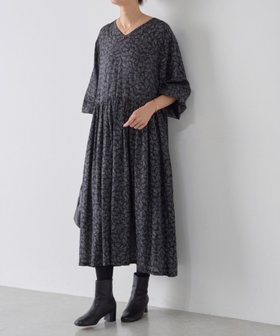 【ビアズリー/BEARDSLEY】のリーフプリントギャザーワンピース 人気、トレンドファッション・服の通販 founy(ファニー) ファッション Fashion レディースファッション Fashion for Women ワンピース Dresses ギャザー Gathered, Ruffled デニム Denim, Jeans Material プリント Print, Printed Pattern リボン Ribbon, Bow リーフ Leaf, Botanical Leaf エレガント 上品 Elegant |ID:prp329100004645049