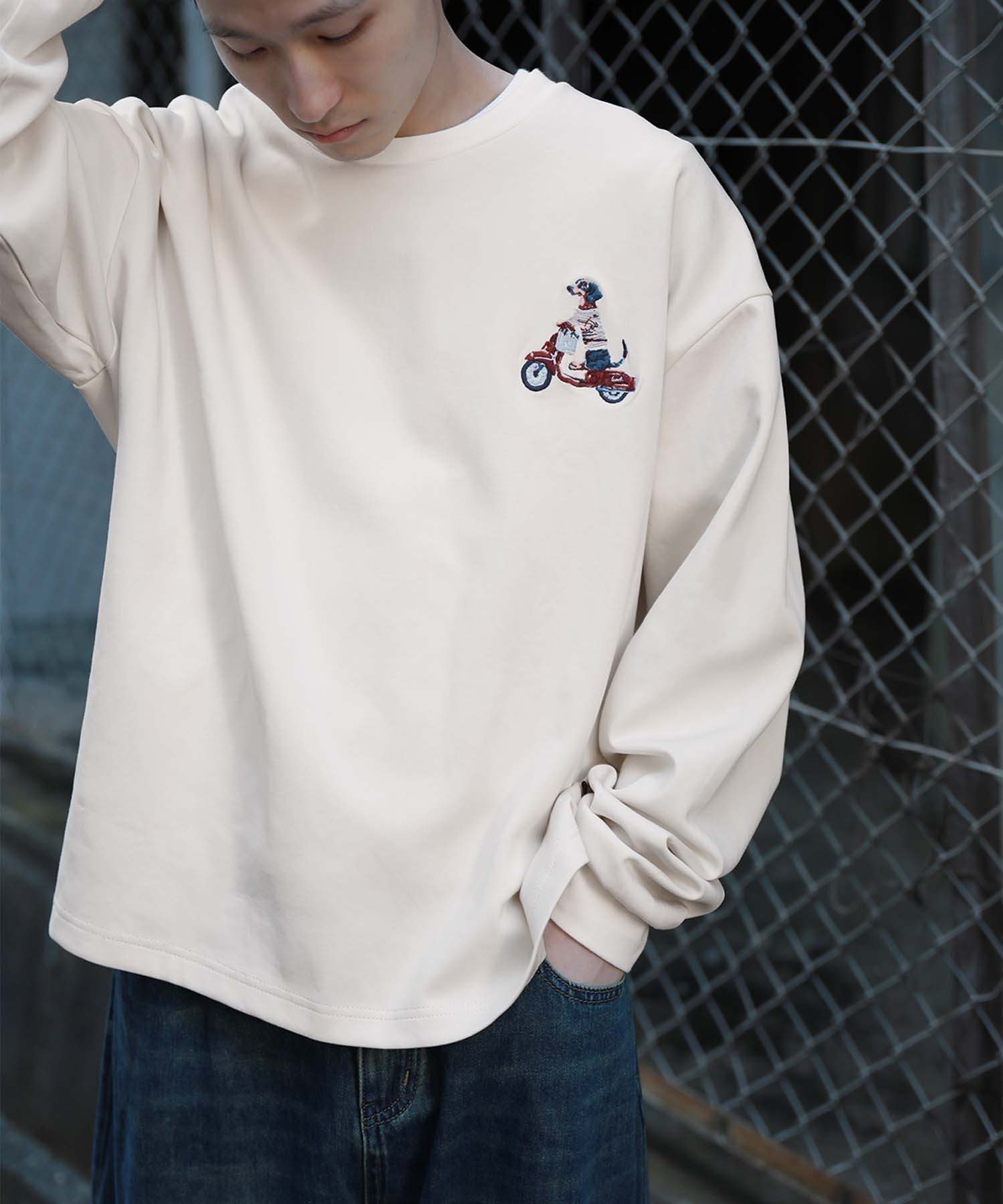 【アイモハ/aimoha】のHOOK -original- DOGワンポイント刺繍ロンTEE インテリア・キッズ・メンズ・レディースファッション・服の通販 founy(ファニー) 　ファッション　Fashion　レディースファッション　Fashion for Women　トップス・カットソー　Cut & Sew Tops　ロングTシャツ・Tシャツ　Longline T-Shirts & Tees　シンプル　Simple, Minimal　ビッグ　Big, Oversized　フロント　Front, Front Design　リラックス　Relax, Relaxed Fit　ワンポイント　One Point, Statement Accent　犬　Dog　ライトベージュ|ID: prp329100004645172 ipo3291000000033522065
