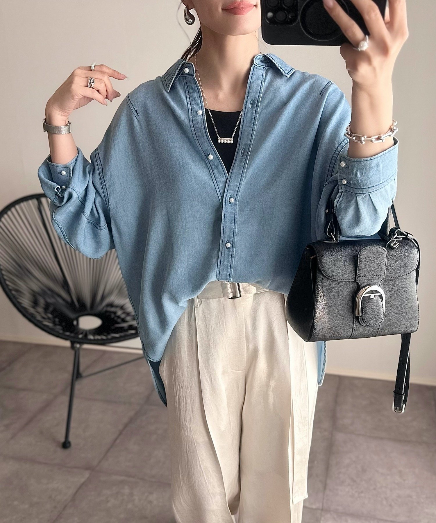 【スタイルドア/STYLEDOOR】の【大人デニム】パール釦オーバーリヨセルデニムシャツ 人気、トレンドファッション・服の通販 founy(ファニー) 　ファッション　Fashion　レディースファッション　Fashion for Women　トップス・カットソー　Cut & Sew Tops　シャツ・ブラウス・オフィスカジュアル　Elegant Blouses & Button-Ups　ジャケット　Jacket, Outerwear　デニム　Denim, Jeans Material　パール　Pearl, Pearl Accent　ベーシック　Basic, Essential　定番　Standard, Basic Item　羽織　Haori, Light Jacket　 other-1|ID: prp329100004645301 ipo3291000000033955892