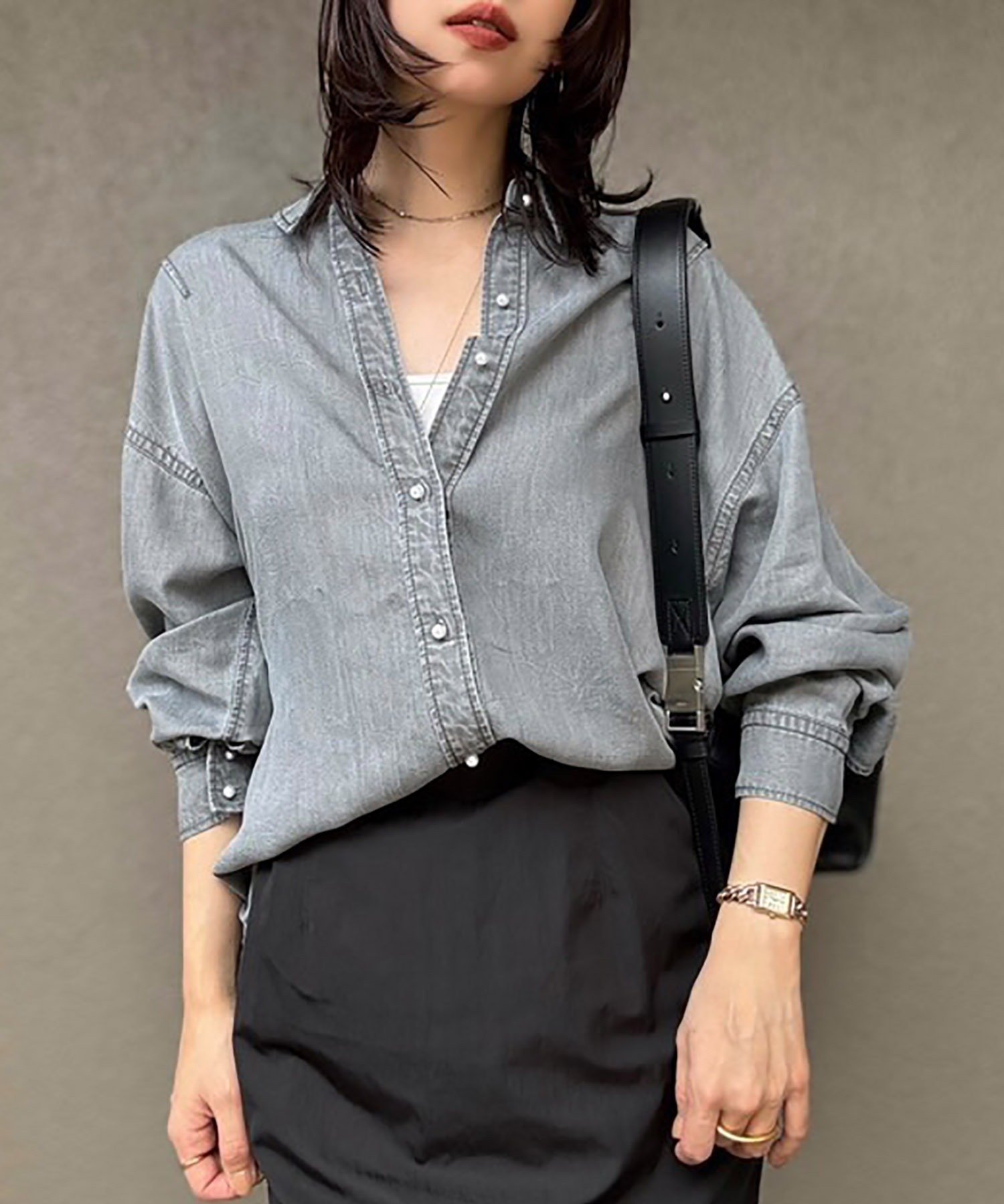 【スタイルドア/STYLEDOOR】の【大人デニム】パール釦オーバーリヨセルデニムシャツ インテリア・キッズ・メンズ・レディースファッション・服の通販 founy(ファニー) 　ファッション　Fashion　レディースファッション　Fashion for Women　トップス・カットソー　Cut & Sew Tops　シャツ・ブラウス・オフィスカジュアル　Elegant Blouses & Button-Ups　ジャケット　Jacket, Outerwear　デニム　Denim, Jeans Material　パール　Pearl, Pearl Accent　ベーシック　Basic, Essential　定番　Standard, Basic Item　羽織　Haori, Light Jacket　ライトグレー|ID: prp329100004645301 ipo3291000000033955896