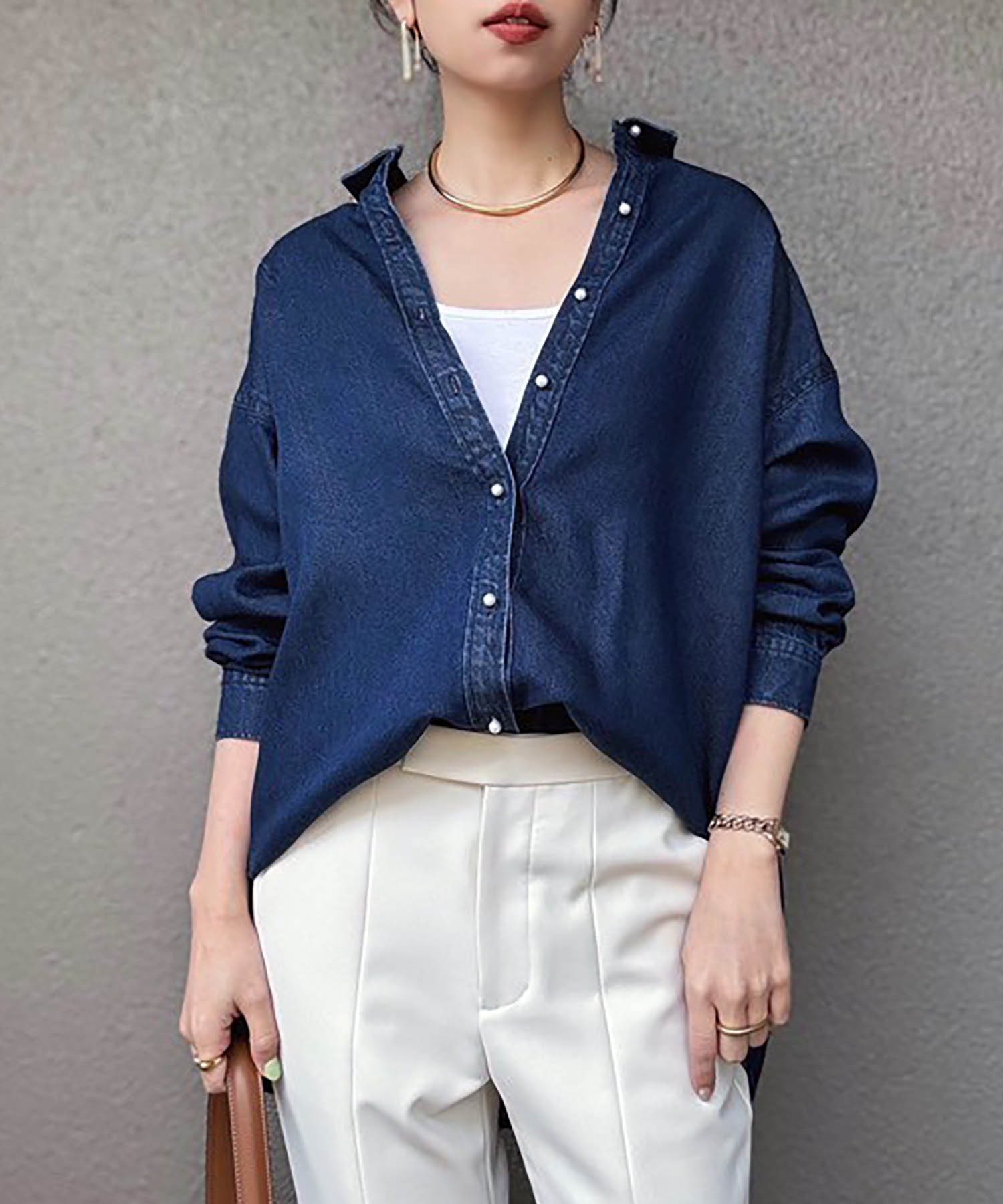 【スタイルドア/STYLEDOOR】の【大人デニム】パール釦オーバーリヨセルデニムシャツ インテリア・キッズ・メンズ・レディースファッション・服の通販 founy(ファニー) 　ファッション　Fashion　レディースファッション　Fashion for Women　トップス・カットソー　Cut & Sew Tops　シャツ・ブラウス・オフィスカジュアル　Elegant Blouses & Button-Ups　ジャケット　Jacket, Outerwear　デニム　Denim, Jeans Material　パール　Pearl, Pearl Accent　ベーシック　Basic, Essential　定番　Standard, Basic Item　羽織　Haori, Light Jacket　ネイビー|ID: prp329100004645301 ipo3291000000033955897