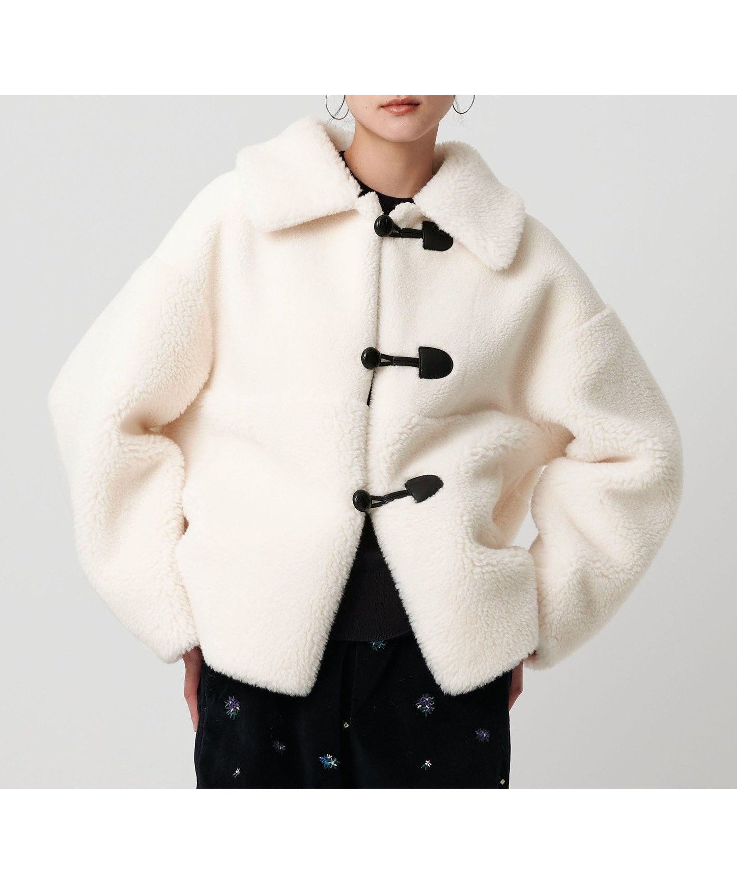 【ビューティ&ユース ユナイテッドアローズ/BEAUTY&YOUTH / UNITED ARROWS】の【WEB限定】ボア*フェイクムートン ループボタンジャケット 2WAY インテリア・キッズ・メンズ・レディースファッション・服の通販 founy(ファニー) 　ファッション　Fashion　レディースファッション　Fashion for Women　アウター　Coat / Outerwear Collection　レディースジャケット・軽アウター　Jackets　ショート　Short, Short Length　シンプル　Simple, Minimal　スプリング　Spring, Spring Collection　トレンド　Trend, Trending Now　バスケット　Basket, Basket Bag　パッチ　Patch, Appliqué　フェイクムートン　Faux Shearling, Faux Mouton　ベスト　Vest, Waistcoat　マキシ　Maxi, Full Length　リバーシブル　Reversible, Two-Sided　ループ　Loop, Loop Knit　ワイド　Wide, Wide Fit　おすすめ　Recommended / Our Picks　OFF WHITE|ID: prp329100004645687 ipo3291000000033608956