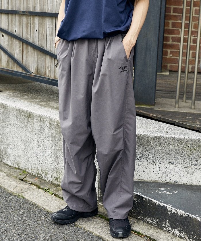 【フリークスストア/FREAK'S STORE】の別注UMBROナイロンタックワイドパンツ/ナイロンパンツ/ユニセックス/ロゴ刺繍【限定展開】 25SS インテリア・キッズ・メンズ・レディースファッション・服の通販 founy(ファニー) https://founy.com/ ファッション Fashion メンズファッション Fashion for Men ボトムス Bottoms 2025年 2025 2025春夏・S/S Spring/Summer 2025 SS25 シンプル Simple, Minimal スピンドル Spindle, Drawcord 別注 Limited Edition, Custom Order 夏 Summer S/S・春夏 SS, Spring/Summer, Warm Season |ID: prp329100004645708 ipo3291000000033530527