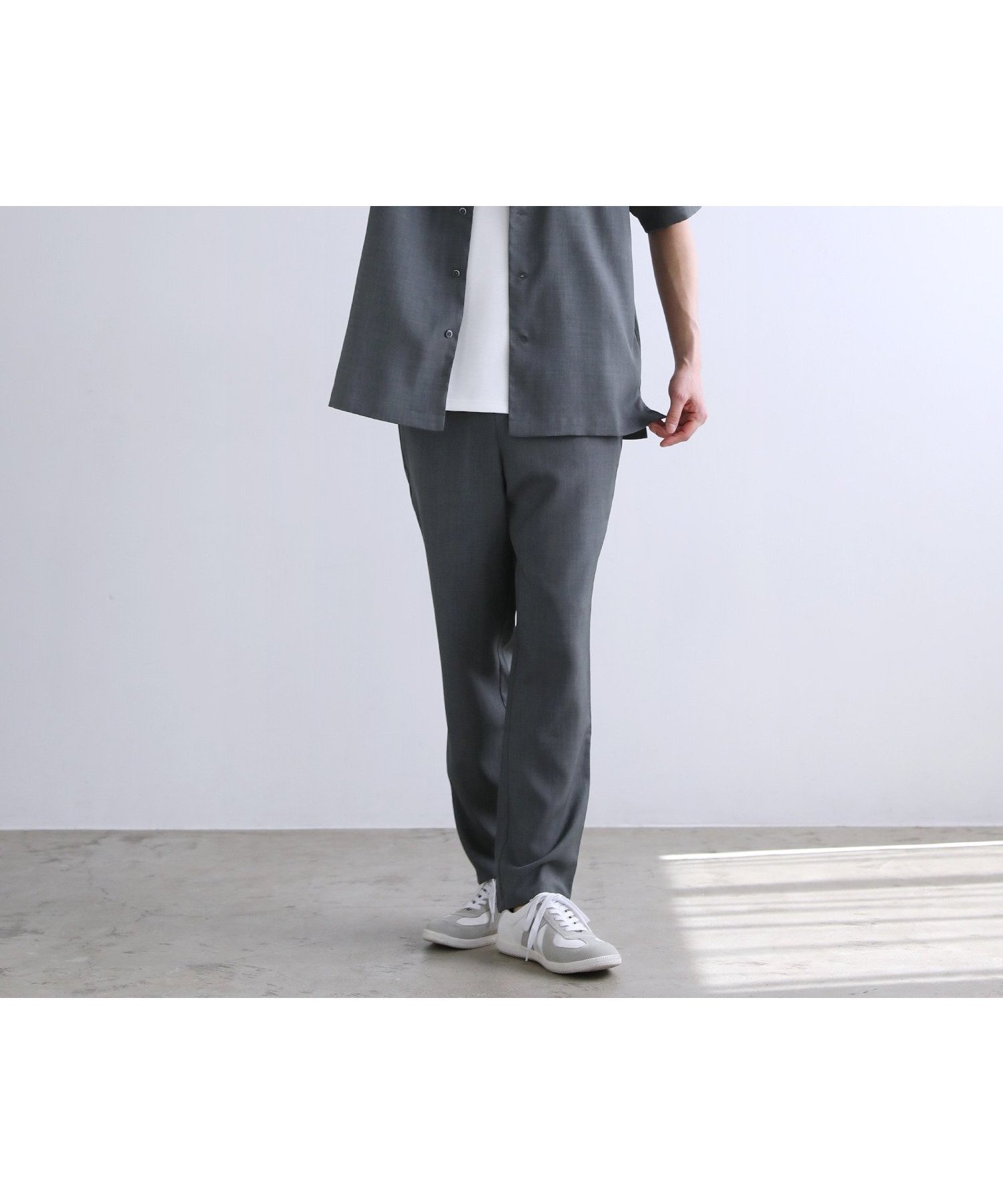 【ザ カジュアル/THE CASUAL / MEN】の【セットアップ 2点セット】接触冷感テックリネンノーカラー半袖カーデorオープンカラー半袖シャツ/&テーパードパンツセットアップ インテリア・キッズ・メンズ・レディースファッション・服の通販 founy(ファニー) 　ファッション　Fashion　メンズファッション　Fashion for Men　ボトムス　Bottoms　セットアップ　Set-Up, Coordinated Outfit　リネン　Linen, Linen Fabric　半袖　Short Sleeve, Half Sleeve　夏　Summer　グレー系|ID: prp329100004645710 ipo3291000000033530598