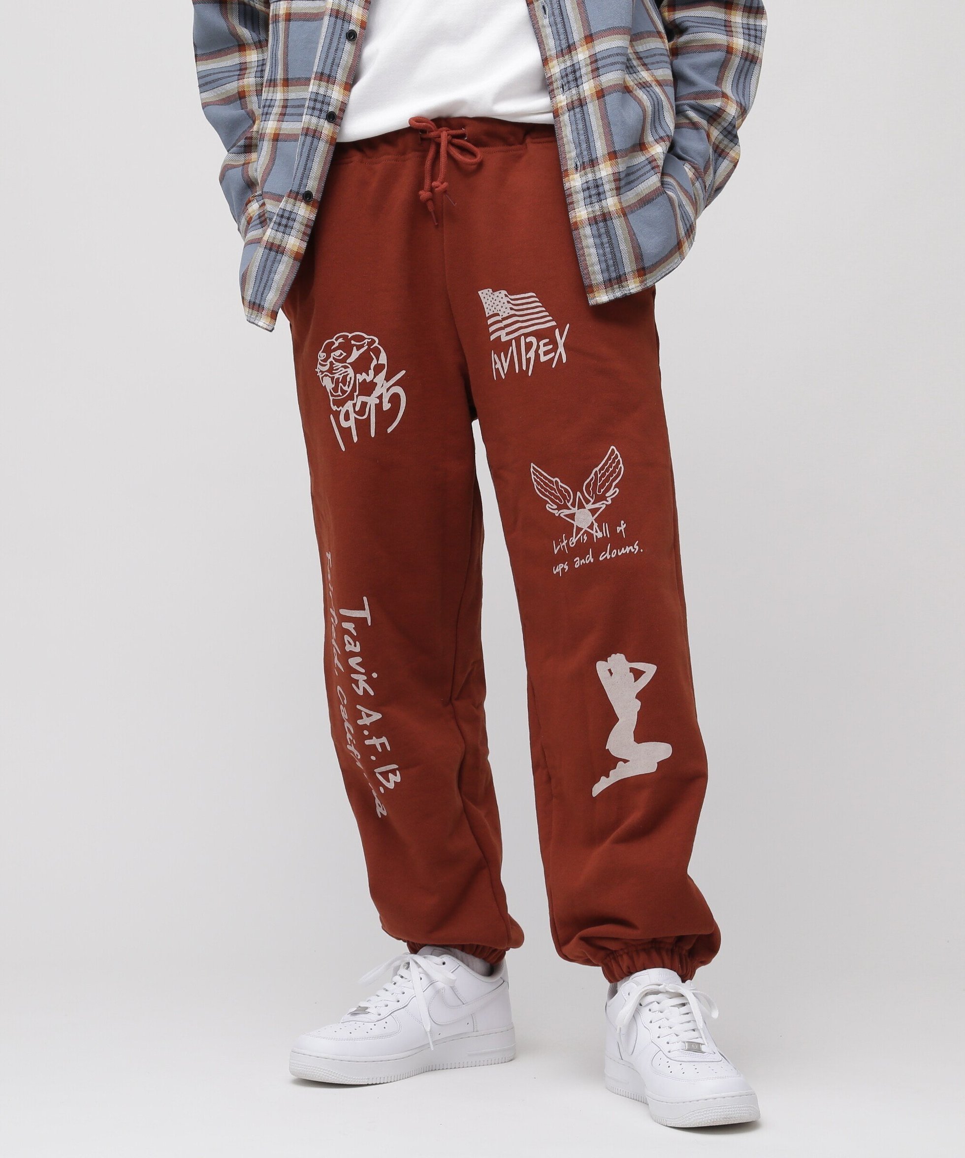 【アヴィレックス/AVIREX / MEN】の《WEB限定》STENCIL PRINT SWEAT PANTS / ステンシル プリント スウェットパンツ / AVIREX / アヴィレ インテリア・キッズ・メンズ・レディースファッション・服の通販 founy(ファニー) 　ファッション　Fashion　メンズファッション　Fashion for Men　ボトムス　Bottoms　ジャケット　Jacket, Outerwear　スペシャル　Special, Limited Edition　トレンド　Trend, Trending Now　プリント　Print, Printed Pattern　ベーシック　Basic, Essential　ポケット　Pocket, Pocket Detail　ミリタリー　Military, Army Style　ブラウン|ID: prp329100004645718 ipo3291000000033530752