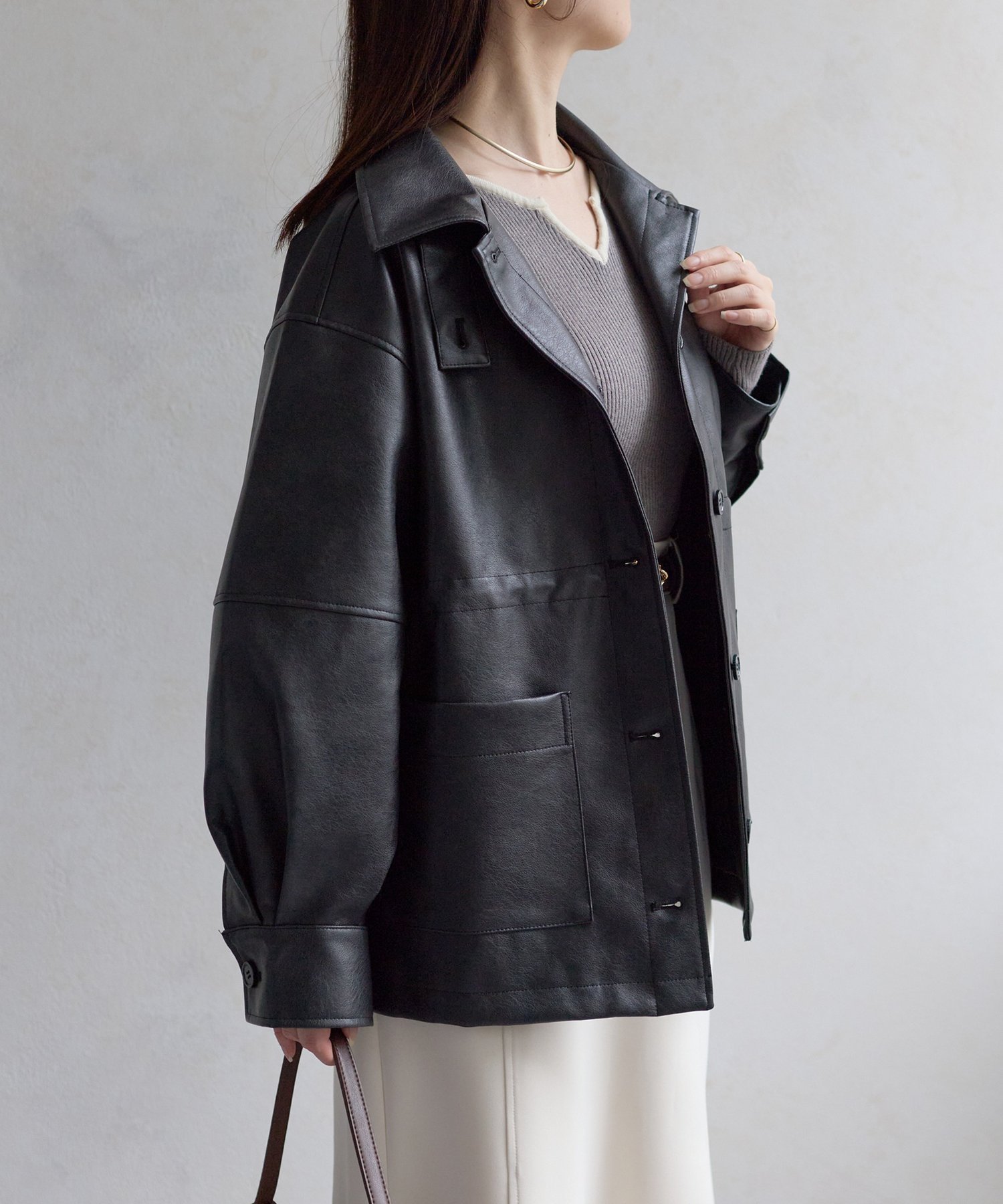 【ゼヴォン/Thevon】のスタンドネック合皮カバーオール インテリア・キッズ・メンズ・レディースファッション・服の通販 founy(ファニー) 　ファッション　Fashion　レディースファッション　Fashion for Women　2025年　2025　2025-2026秋冬・A/W　Autumn/Winter 2025–26 AW25–26　アクセサリー　Fashion Accessories　スタンド　Stand Collar, Upright Stand　スニーカー　Sneakers, Trainers　タートルネック　Turtleneck, High Neck　フェミニン　Feminine, Girly　エレガント 上品　Elegant　冬　Winter / This Winter　秋　Autumn　ブラック|ID: prp329100004646211 ipo3291000000033534400