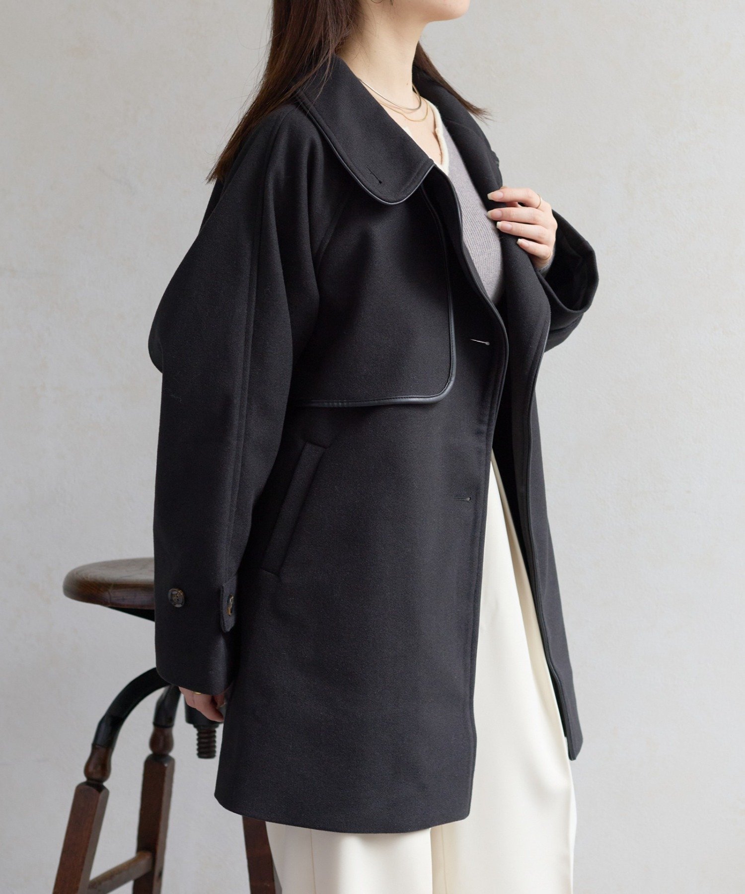 【ゼヴォン/Thevon】のパイピングスタンドカラーミドルコート インテリア・キッズ・メンズ・レディースファッション・服の通販 founy(ファニー) 　ファッション　Fashion　レディースファッション　Fashion for Women　アウター　Coat / Outerwear Collection　コート・ロングコート・ピーコート　Long Coats, Peacoats & More　アクセサリー　Fashion Accessories　秋　Autumn　シンプル　Simple, Minimal　スタンド　Stand Collar, Upright Stand　パイピング　Piping, Trim Design　ミドル　Middle Length, Mid Height　ワンポイント　One Point, Statement Accent　冬　Winter / This Winter　エレガント 上品　Elegant　ビジネス 仕事 通勤　Business / Work / Commuting　2025年　2025　2025-2026秋冬・A/W　Autumn/Winter 2025–26 AW25–26　ブラック|ID: prp329100004646213 ipo3291000000033534416