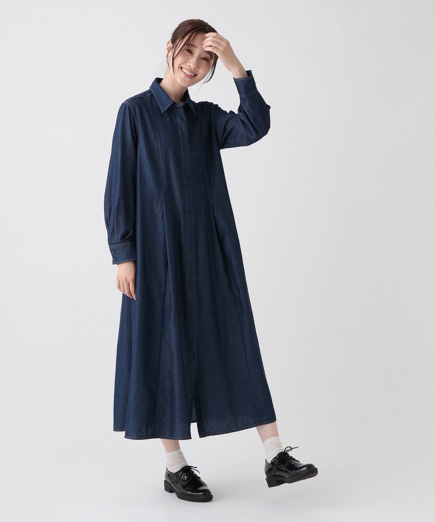 【アフタヌーンティー リビング/Afternoon Tea LIVING】のライトデニムタックフレアワンピース 人気、トレンドファッション・服の通販 founy(ファニー) 　ファッション　Fashion　レディースファッション　Fashion for Women　ワンピース　Dresses　スニーカー　Sneakers, Trainers　デニム　Denim, Jeans Material　フレア　Flare, Flared　ポケット　Pocket, Pocket Detail　羽織　Haori, Light Jacket　旅行　Travel　エレガント 上品　Elegant　 other-1|ID: prp329100004646249 ipo3291000000033534675